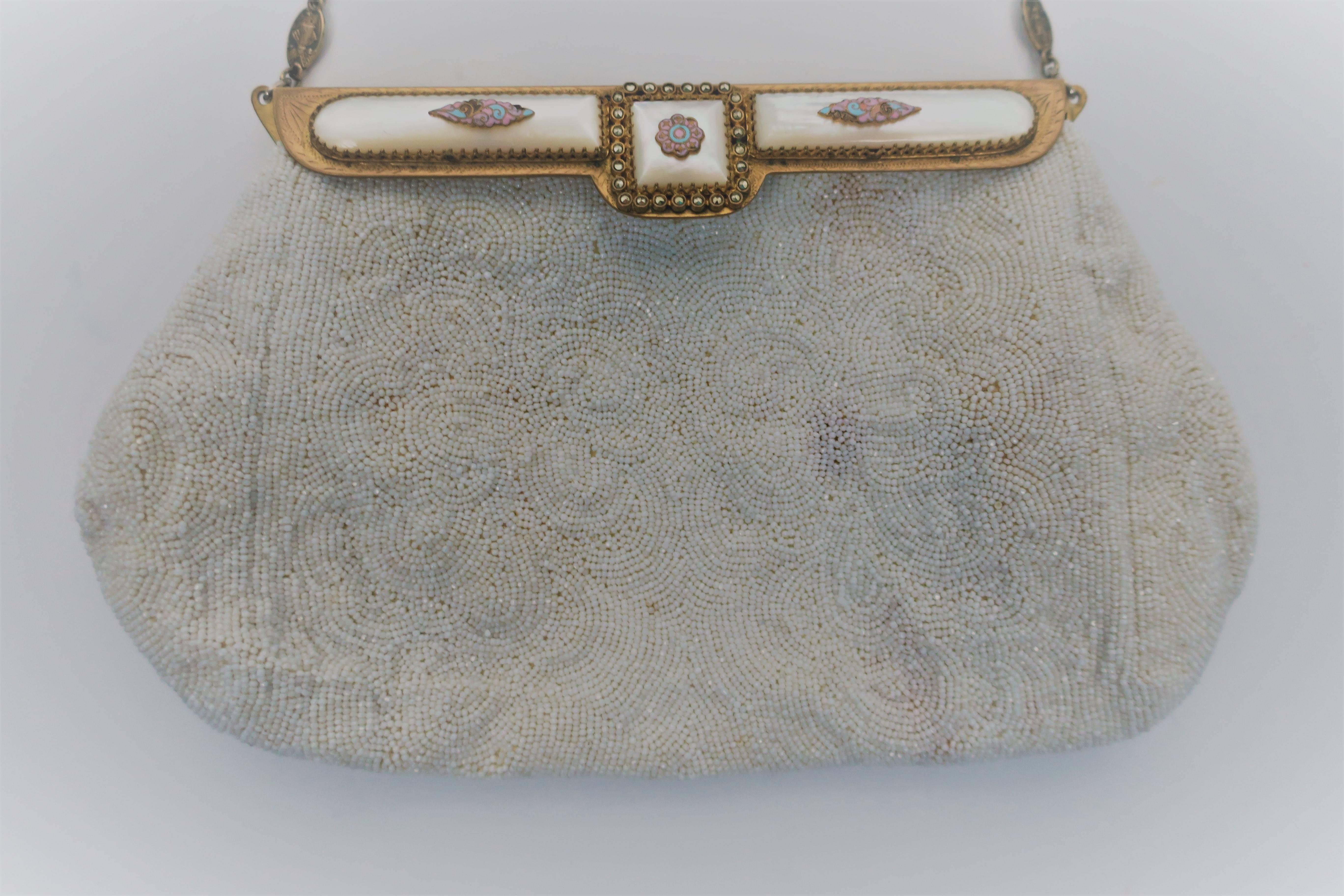 Européen Sac à main vintage perlé blanc en vente