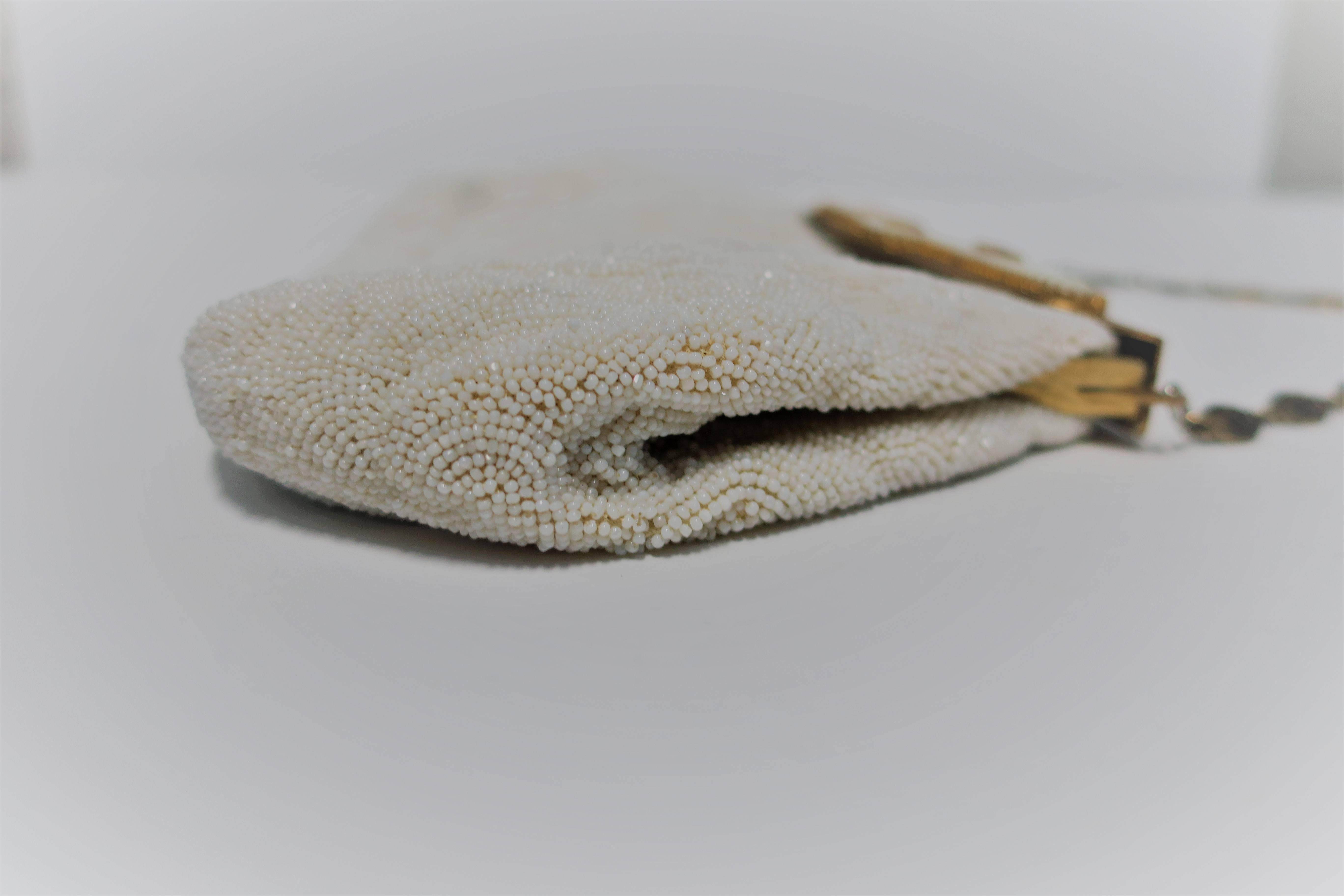 Laiton Sac à main vintage perlé blanc en vente