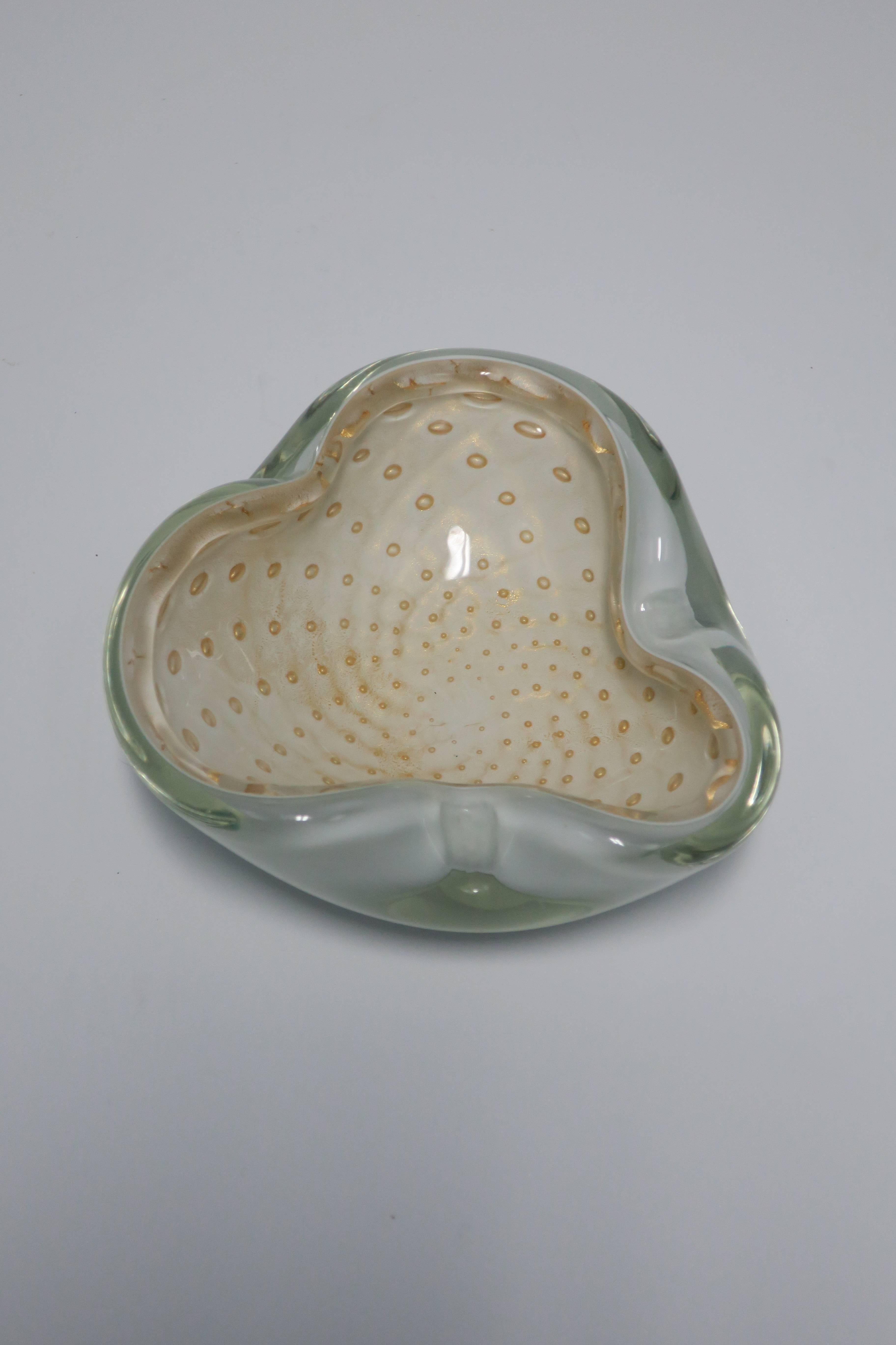 Italian Beautiful Vintage Modern White and Gold Murano Art Glass Bowl, Italy, 1960s