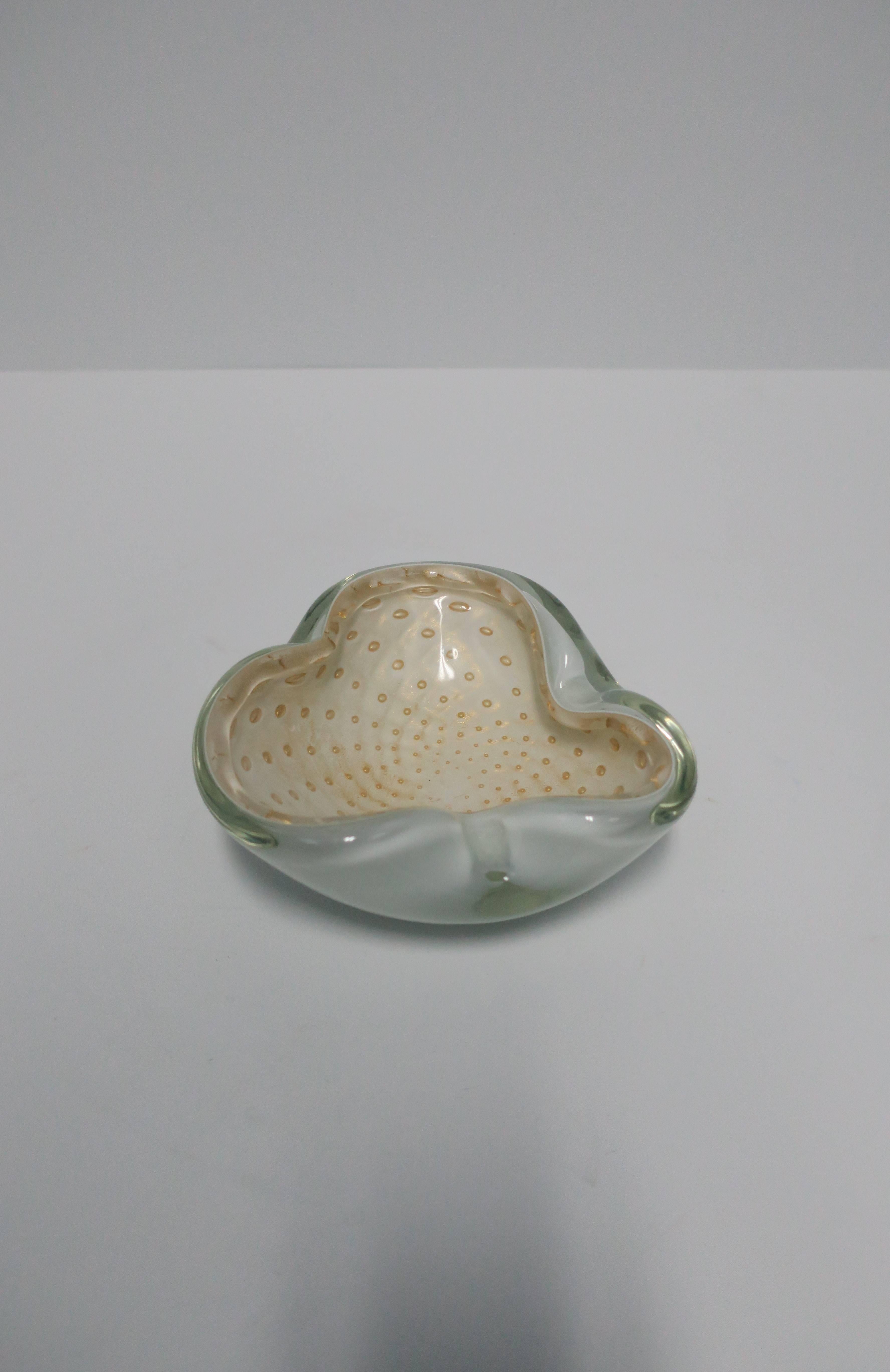 Beautiful Vintage Modern White and Gold Murano Art Glass Bowl, Italy, 1960s 1