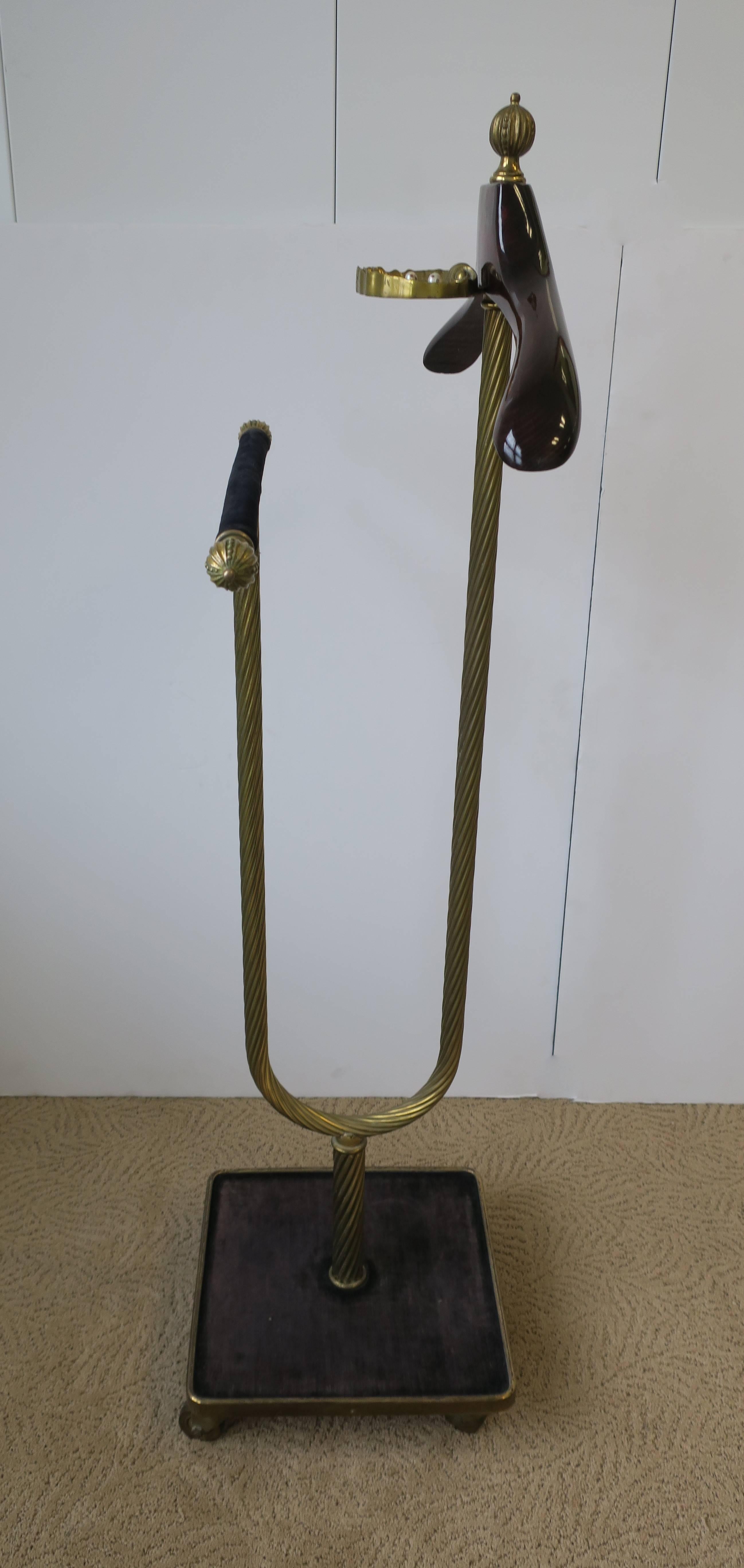Beautiful Vintage Brass Clothing Valet or Rack In Good Condition In New York, NY
