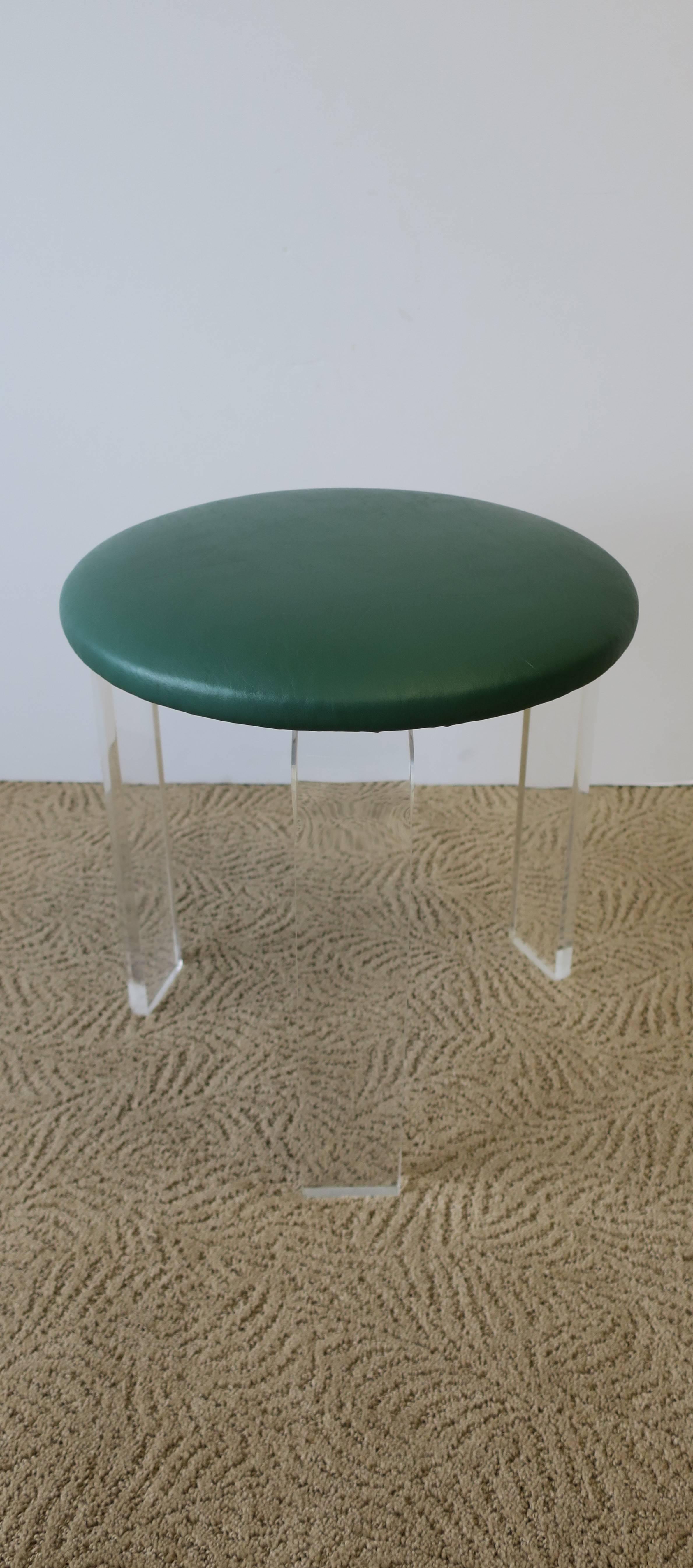 Modern Lucite Stool In Excellent Condition In New York, NY