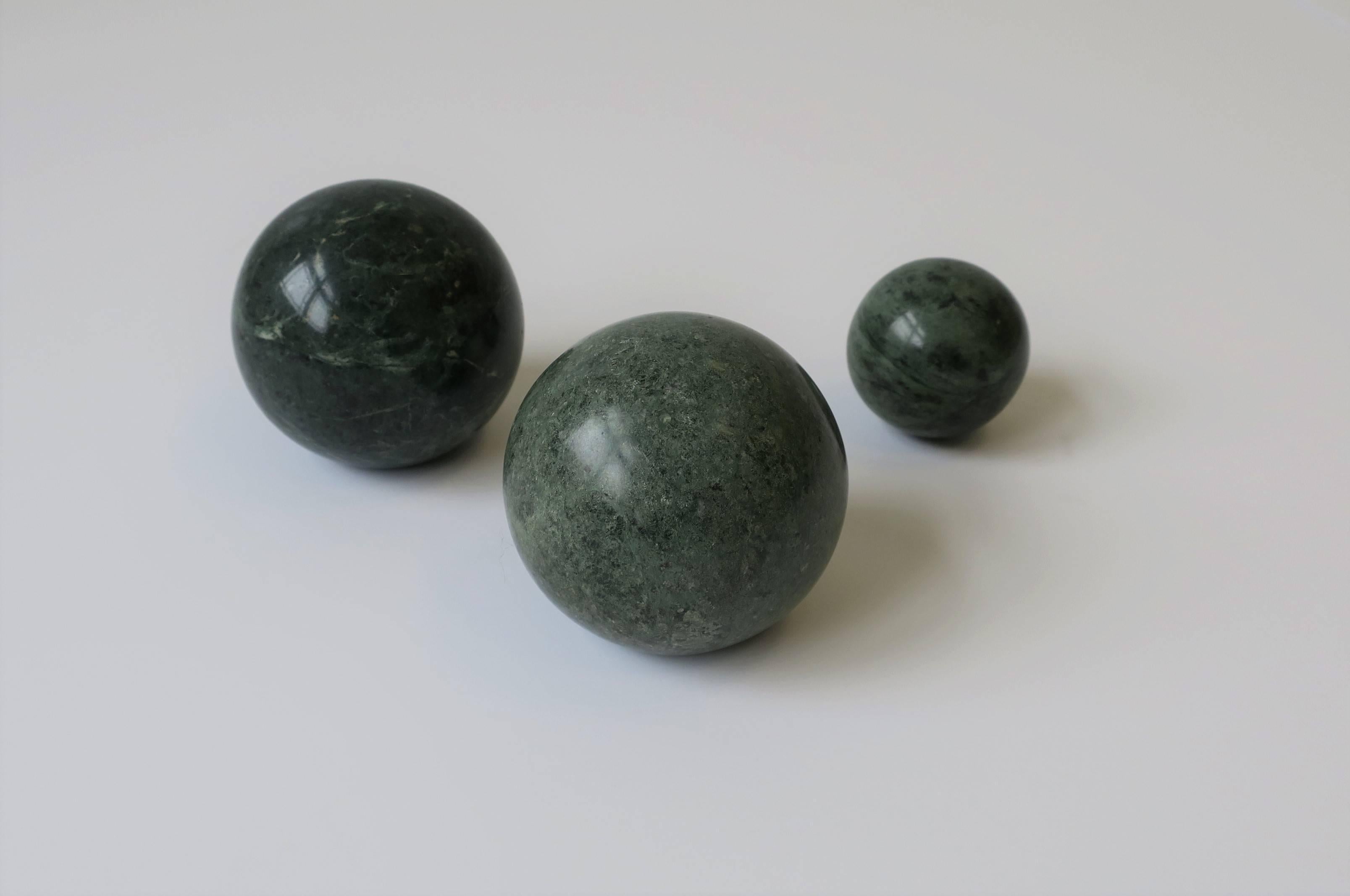 Italian Art Deco Modern Dark Green Marble Sphere's, circa 1970s, Set of 3 9