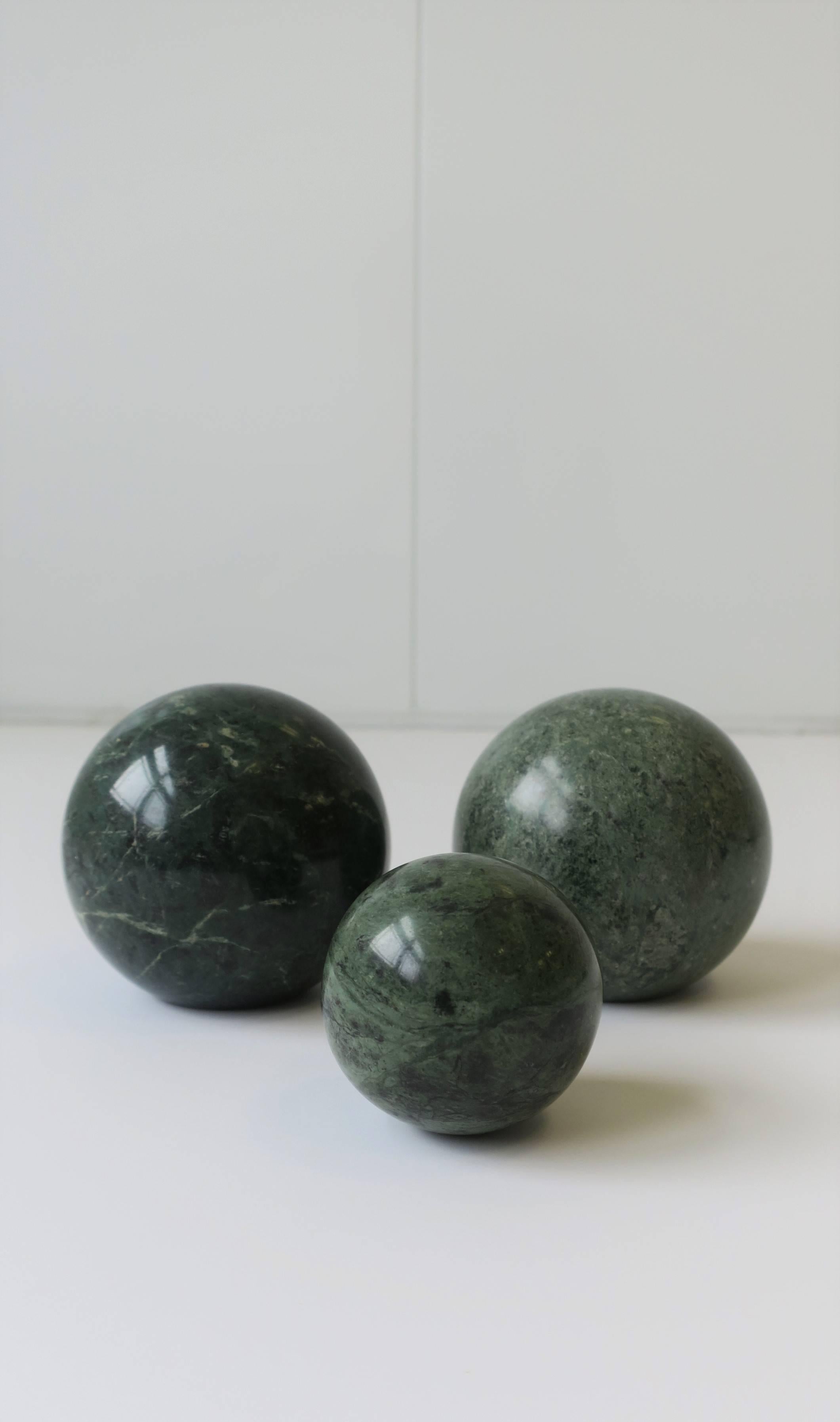 Italian Art Deco Modern Dark Green Marble Sphere's, circa 1970s, Set of 3 10