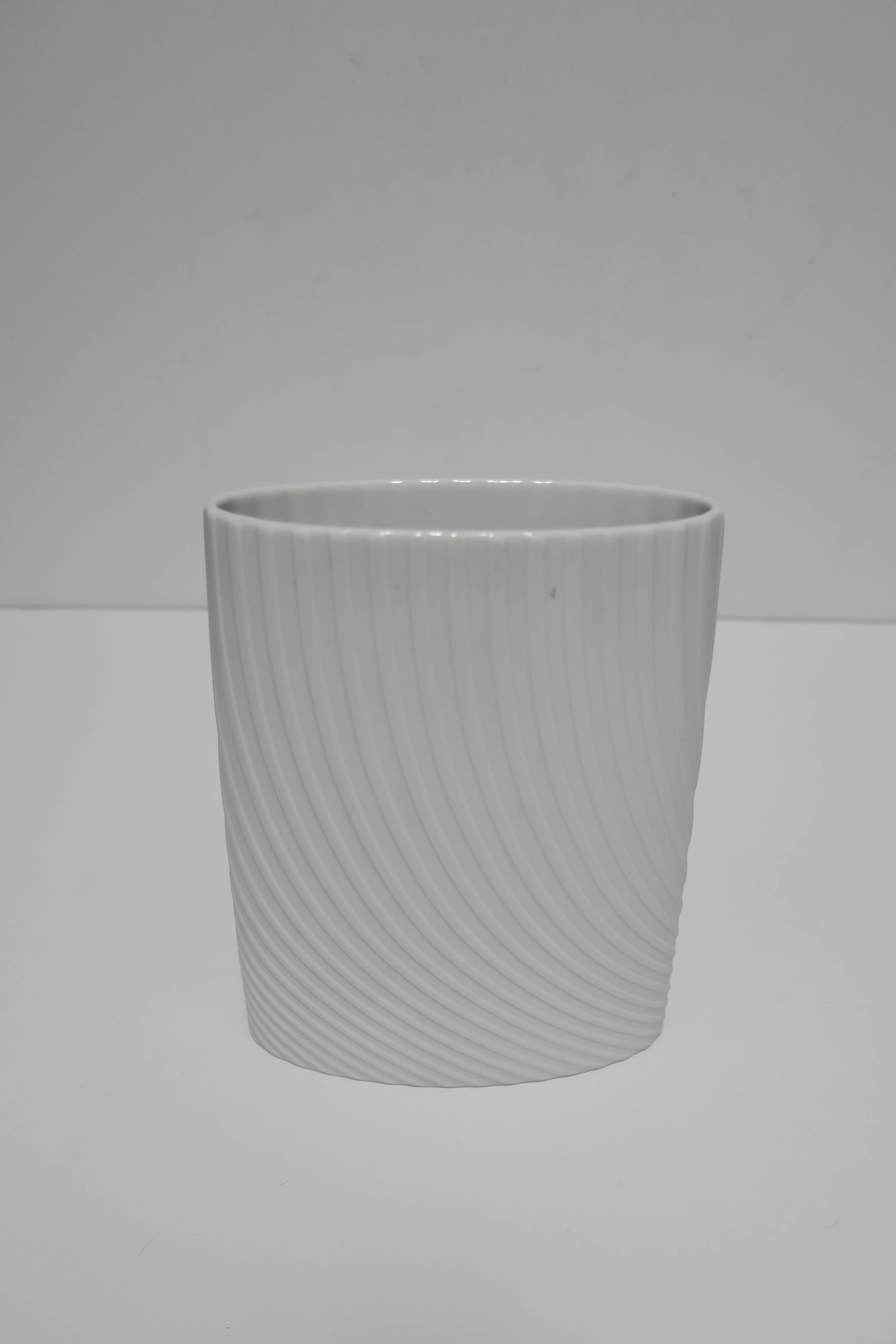 Designer White Matte Porcelain Vase by Rosenthal Studio-Line In Good Condition For Sale In New York, NY