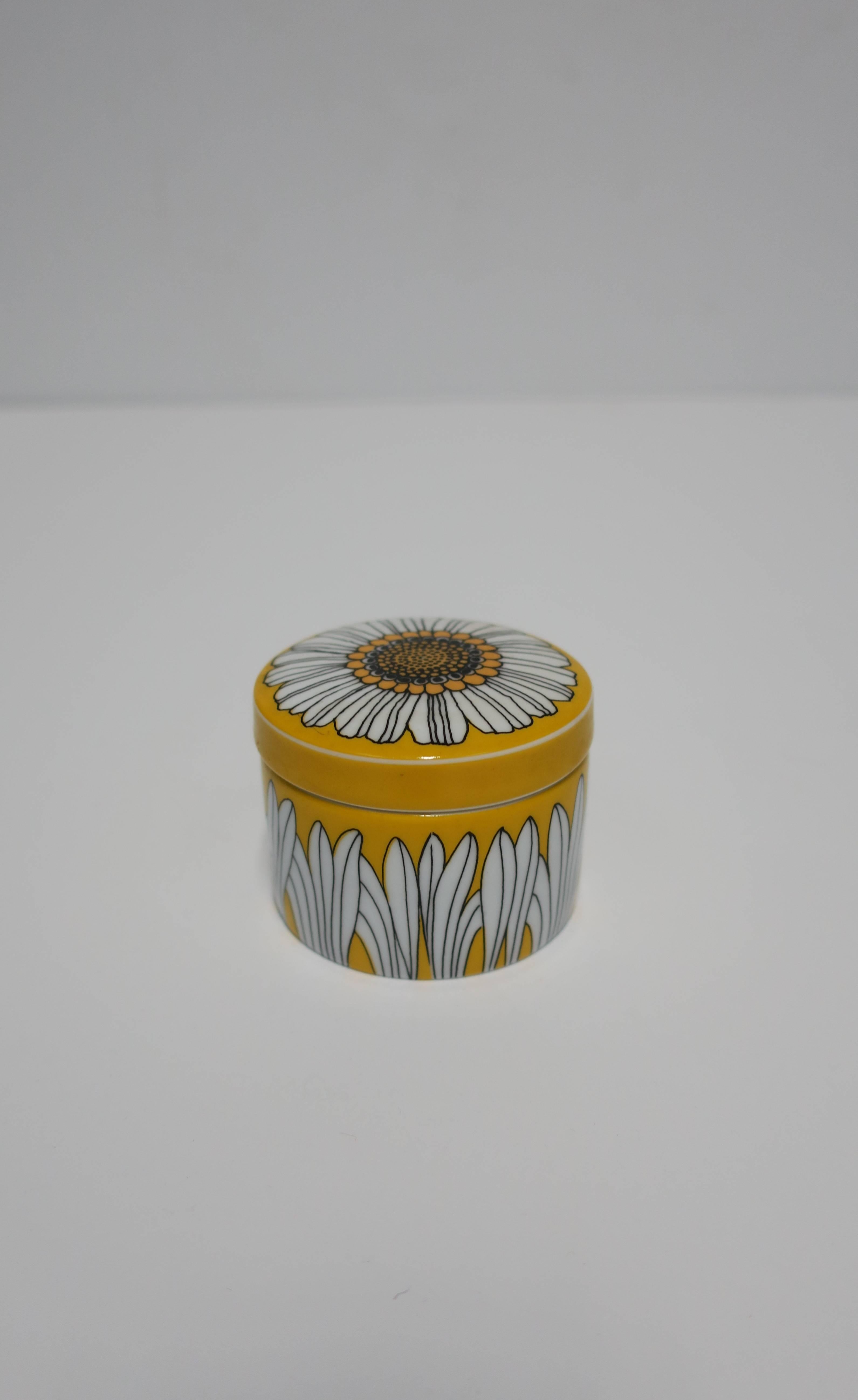 A small and beautiful yellow, black and white round jewelry box by Rosenthal studio-line, Germany. Maker's mark on bottom as show in image #10. Measurements include: 1.75 in. H x 2.25 diameter.