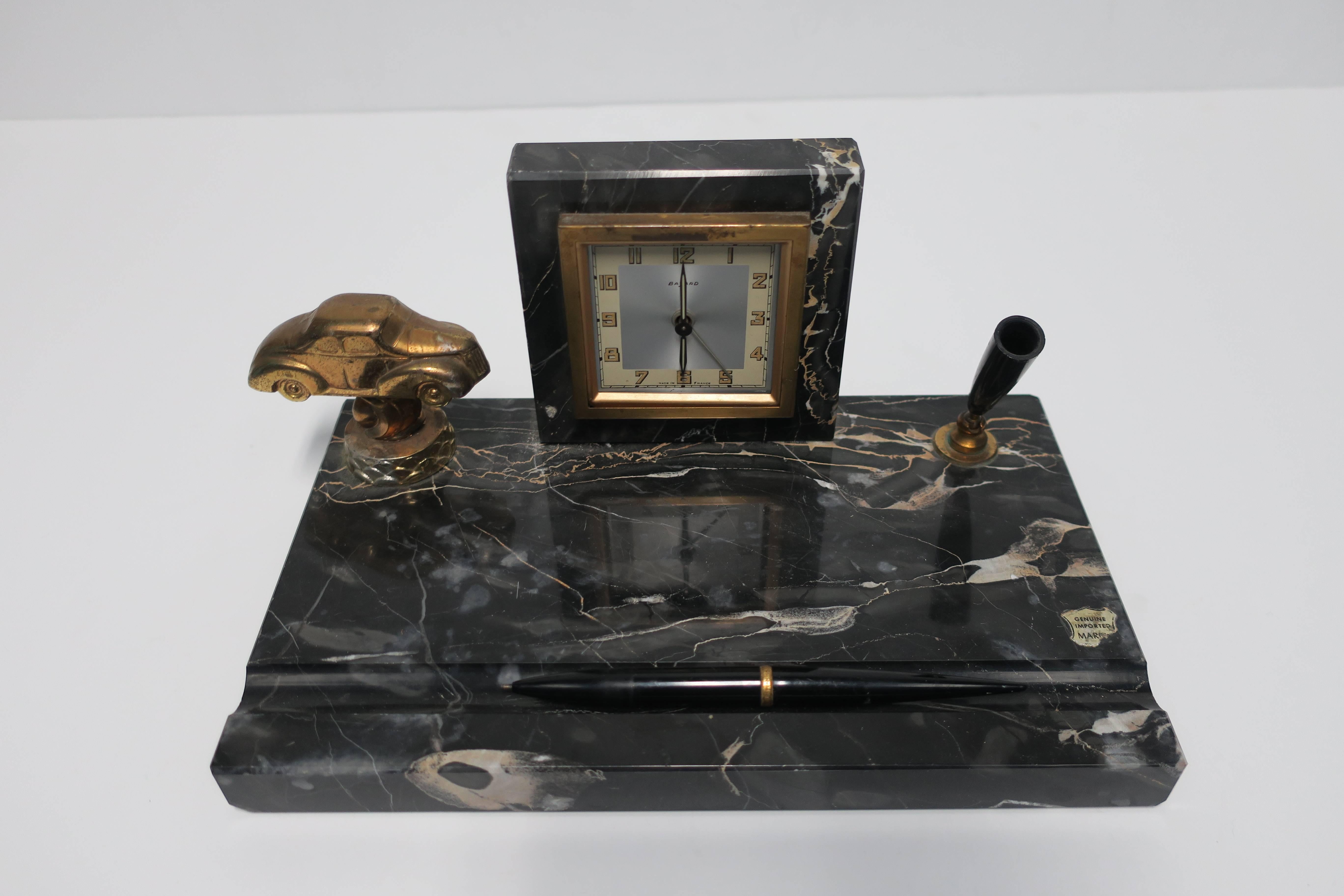 French Art Deco Black Marble Clock and Pen Desk Set im Zustand „Gut“ in New York, NY