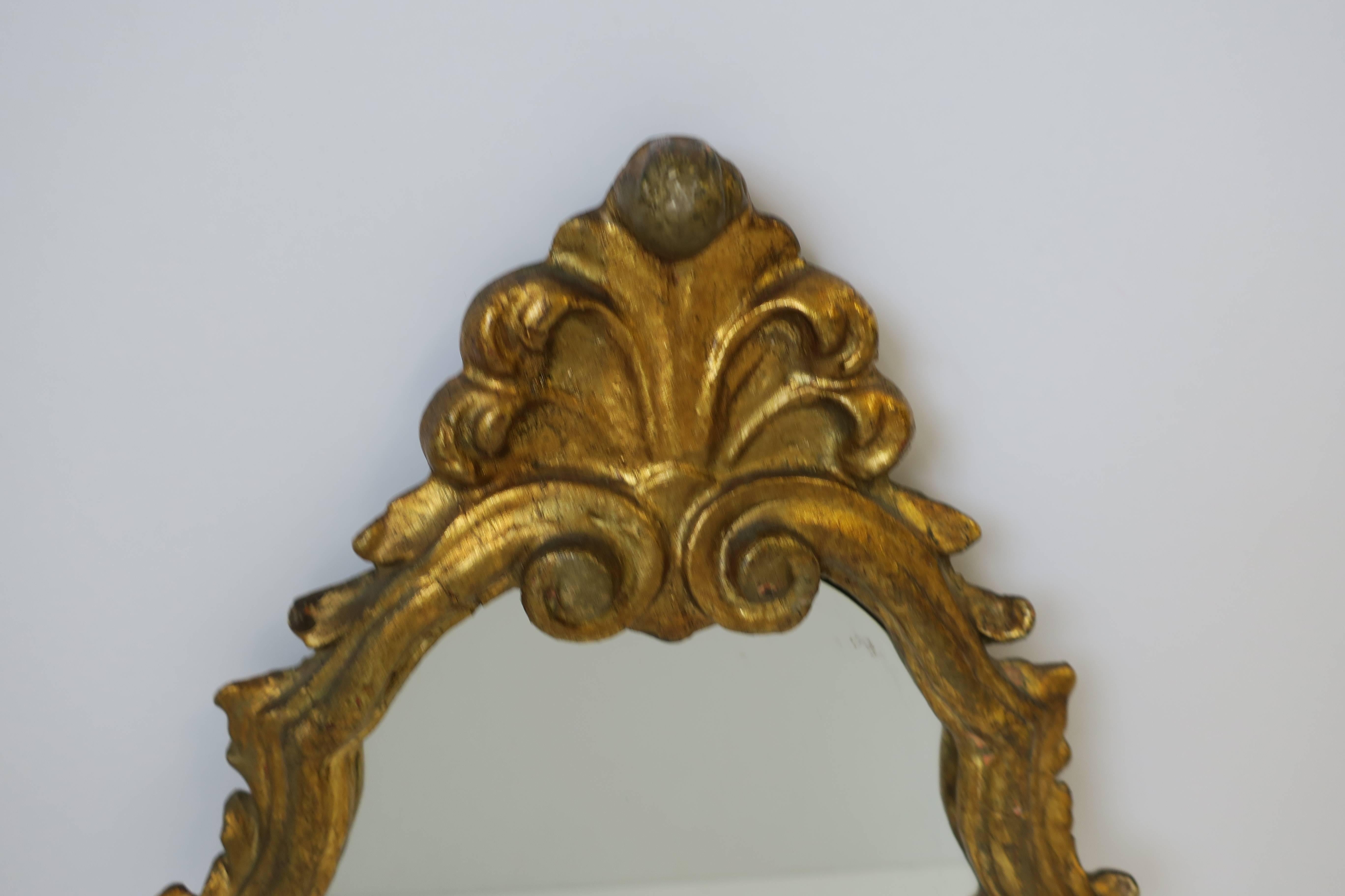 Small Midcentury Italian Gold Giltwood Mirror 1