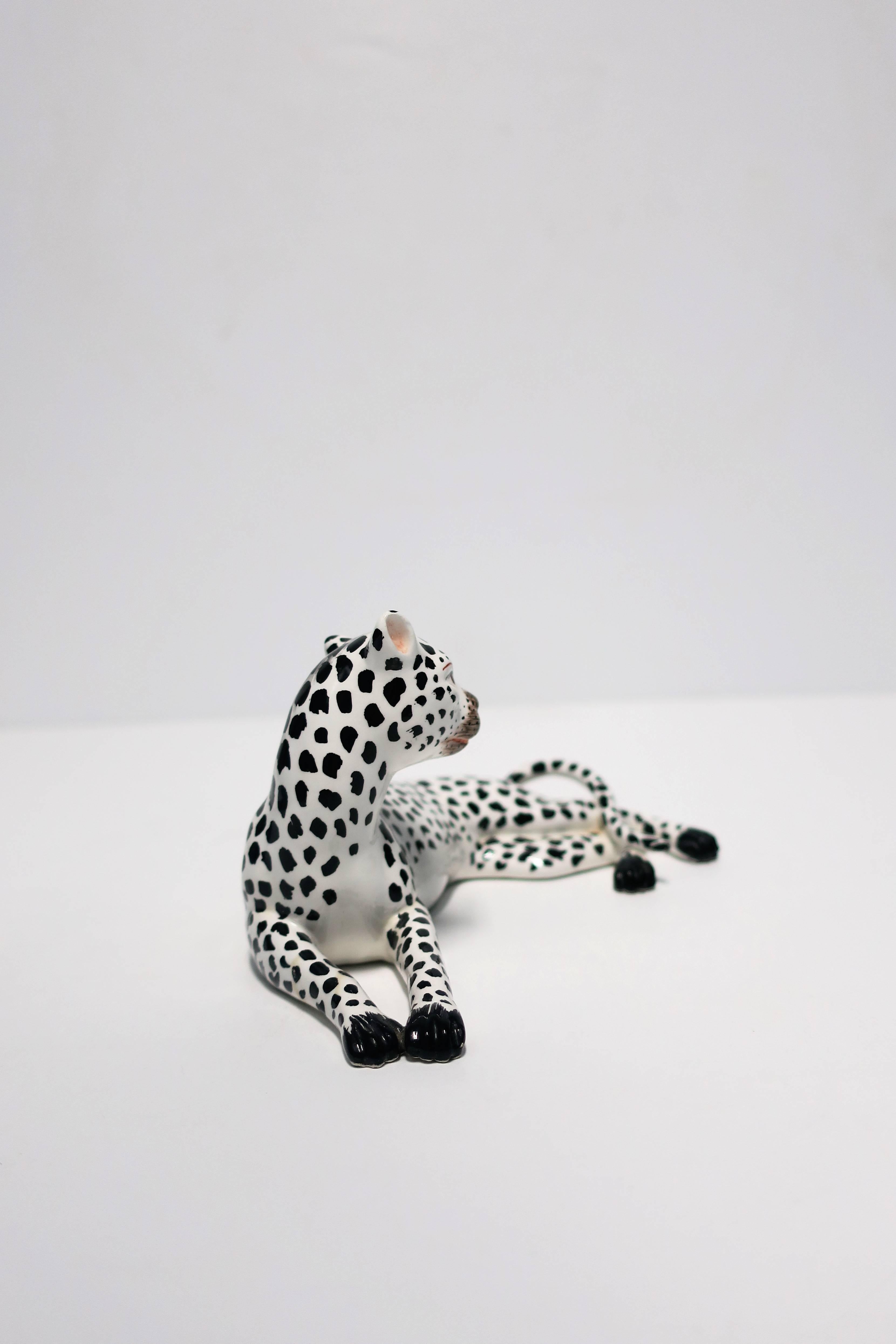Italian Art Deco Black and White Cheetah Leopard Cat Sculpture In Excellent Condition In New York, NY