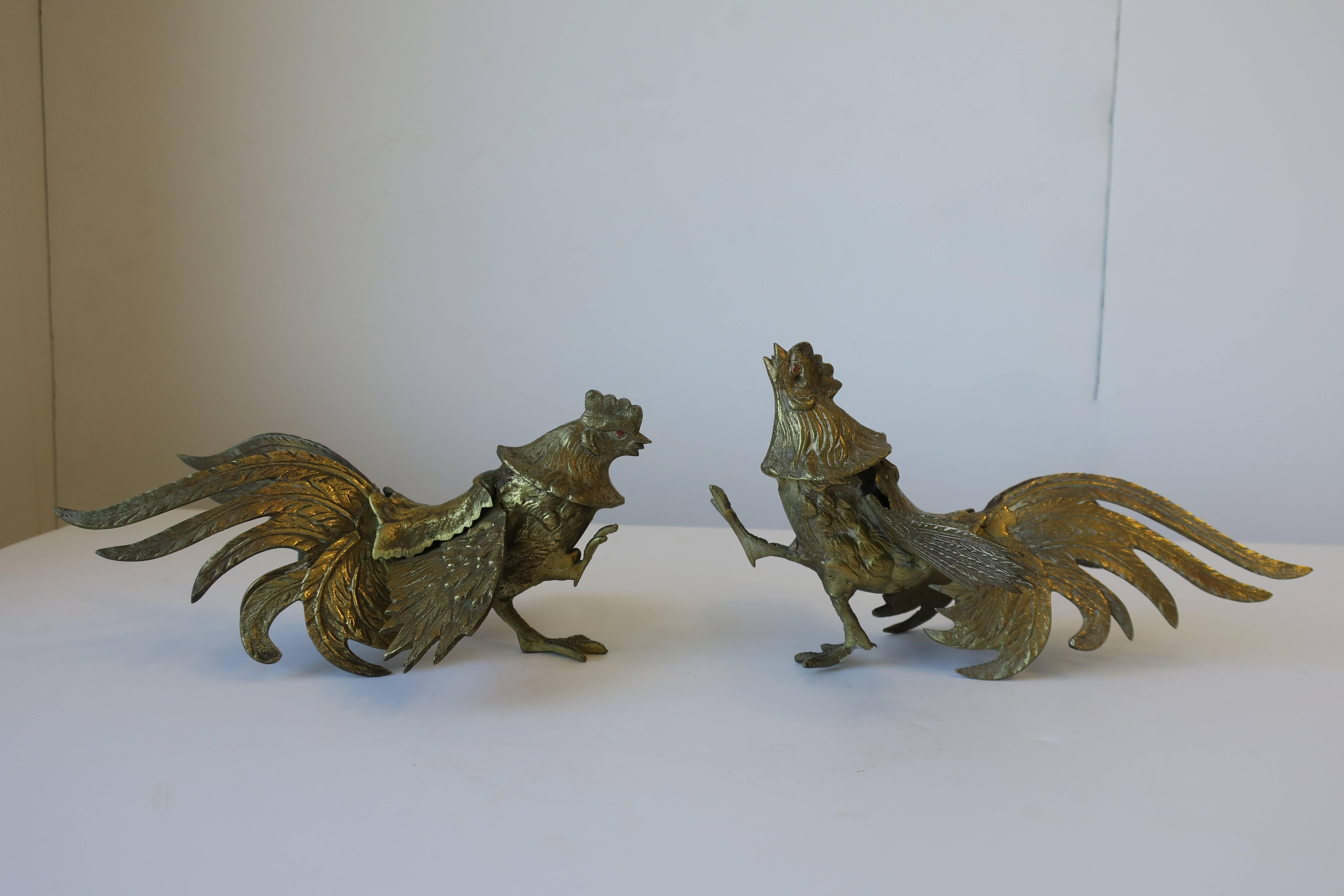 A substantial and detailed pair of vintage brass 'fighting' rooster cock birds, circa Mid-Century 1960s. Approximate measurements include: 8.5 inches w x 4.75 high x 6.5 d. 

Pair available here online. By request, pair can be made available by