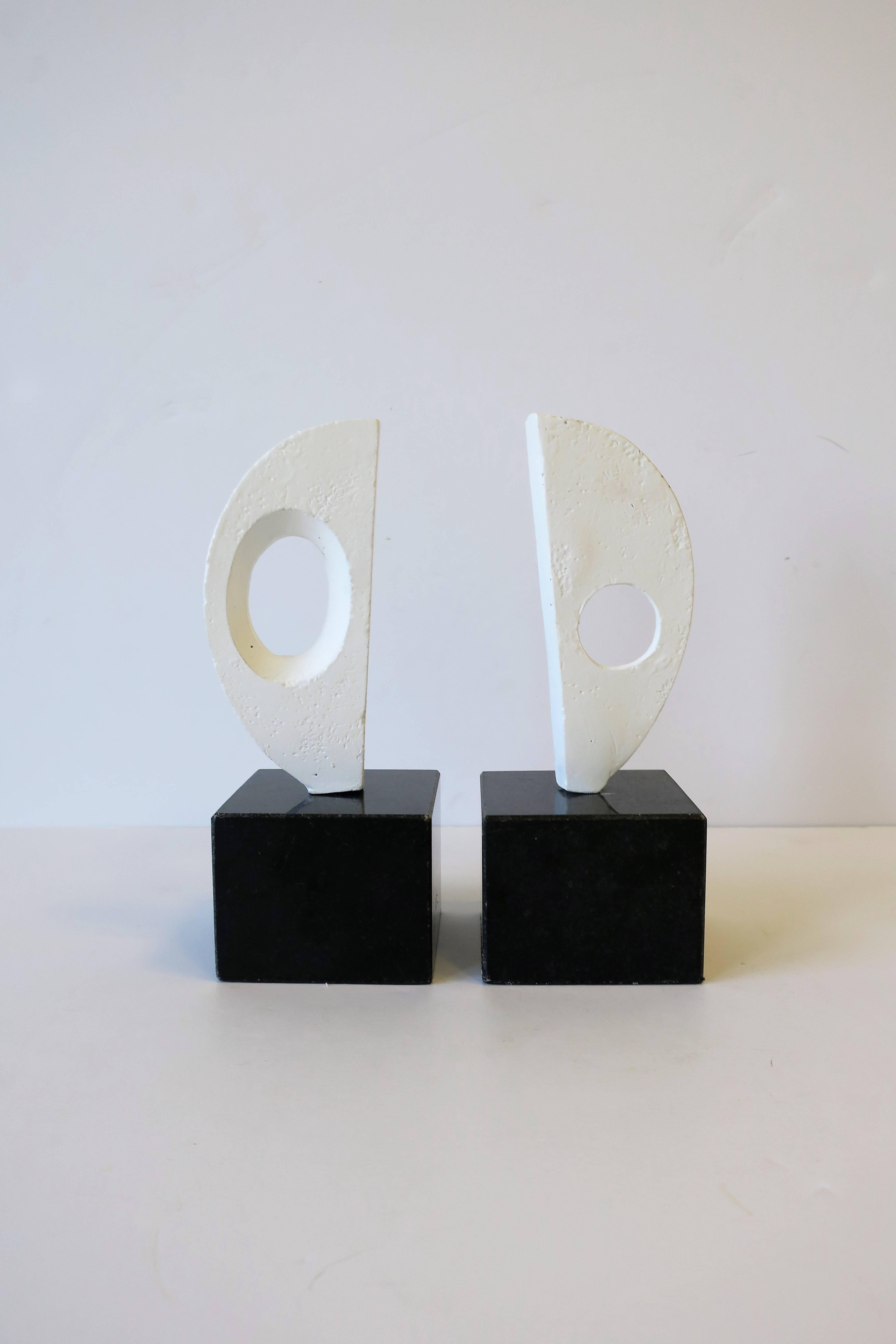 20th Century Pair of Black and White Abstract Sculpture Bookends on Marble Bases