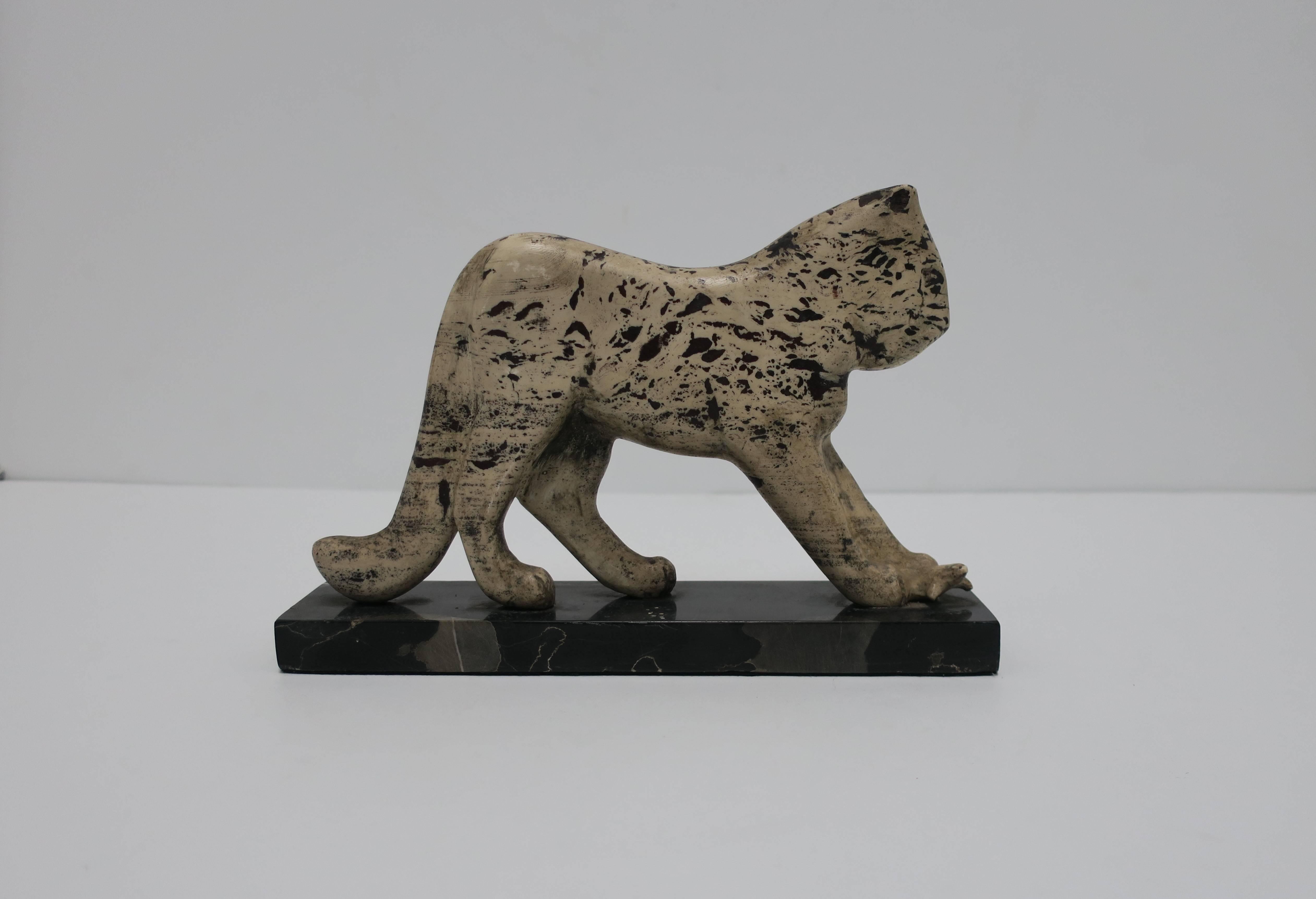 A striking 20th Century white and black marble tiger cat sculpture on black marble base. Tiger cat is depicted with prey under front paw (see image #7.) 

Piece measures: 7.25 in. H x 10.25 in. W x 2.38 in. D. 

