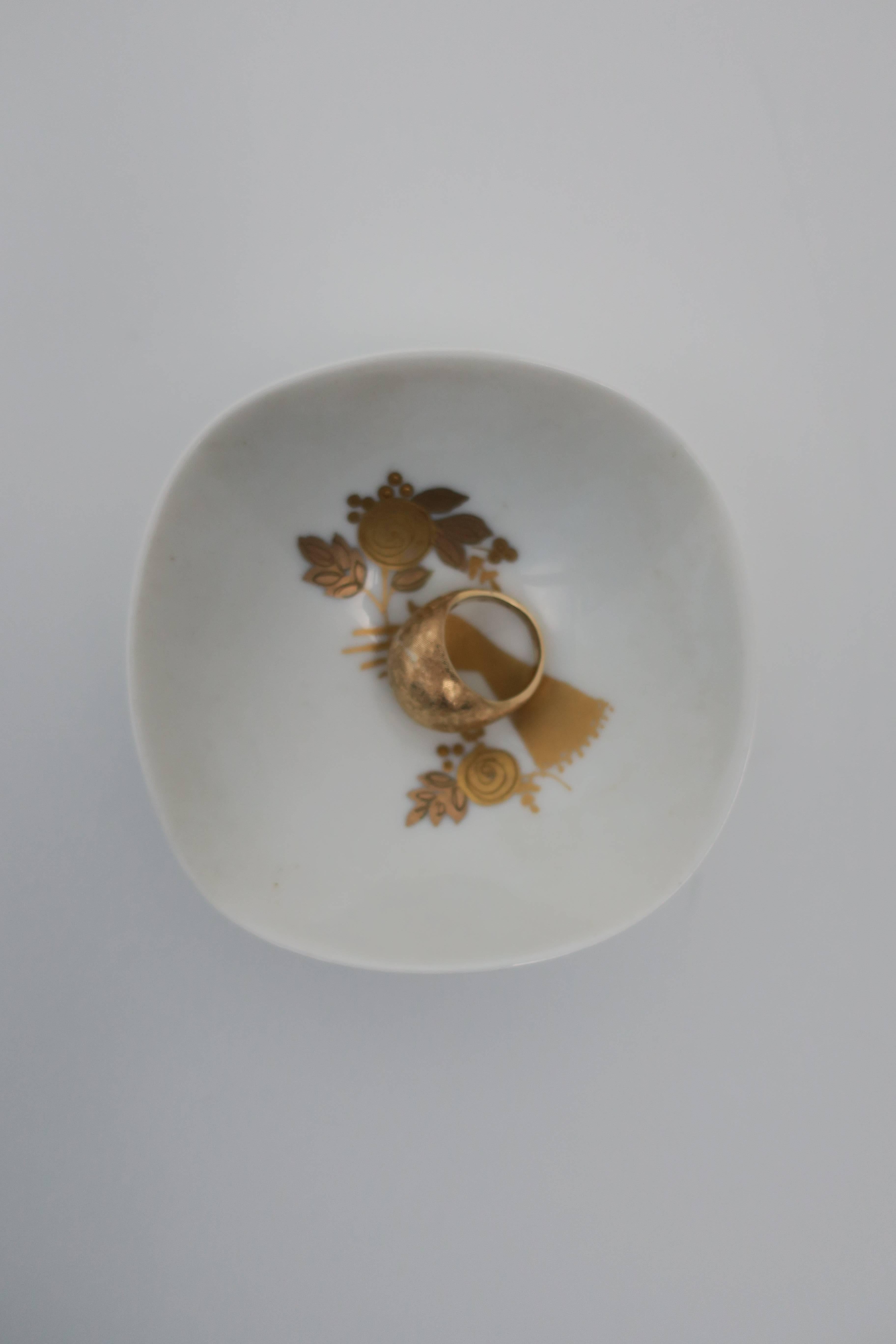 Hand-Painted German White and Gold Jewelry Dish by Rosenthal, 20th Century For Sale