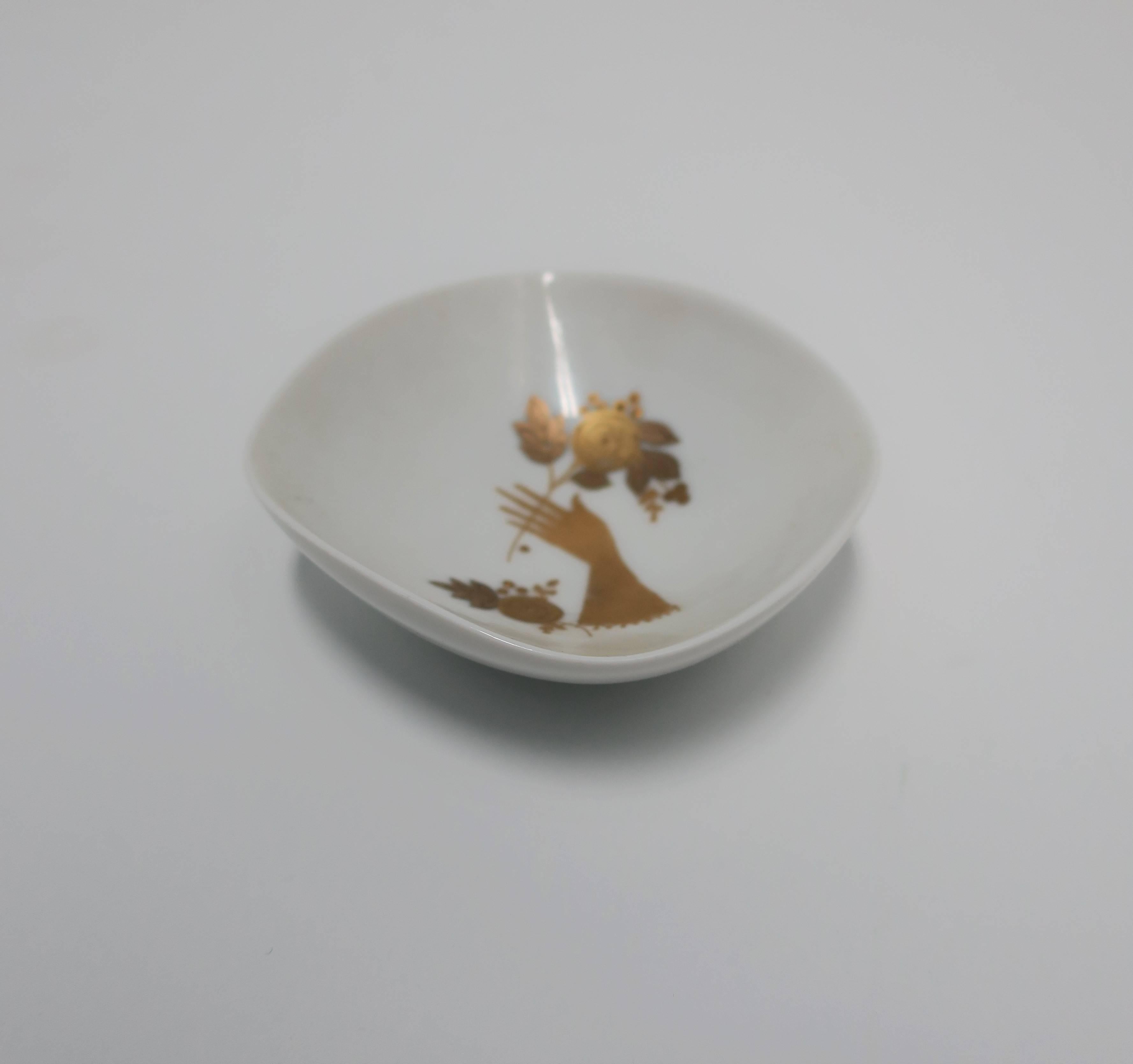 Porcelain Jewelry Dish by Rosenthal For Sale 2