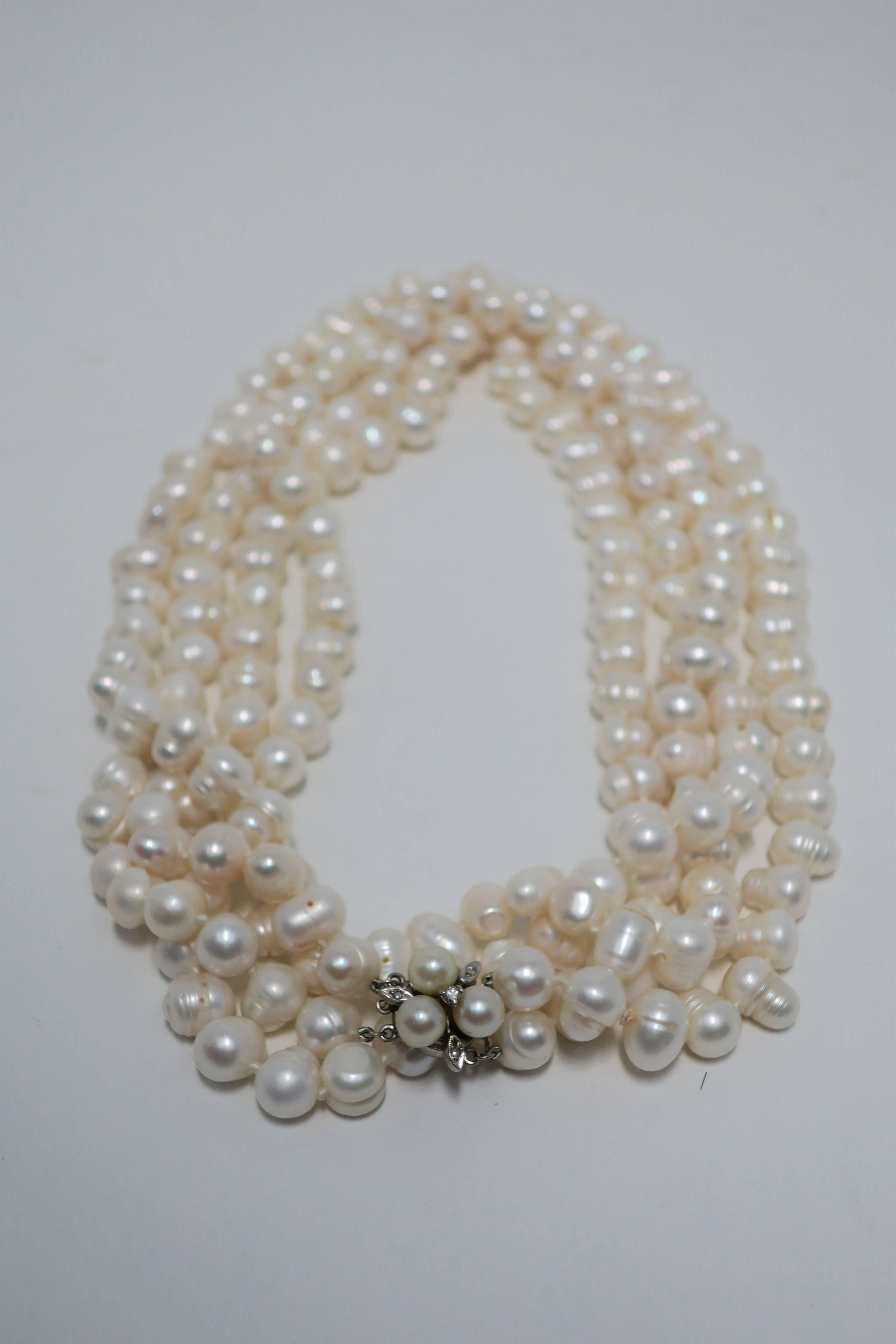 Natural Pearl Necklace with Vintage Pearl Gold and Diamond Clasp In Good Condition In New York, NY