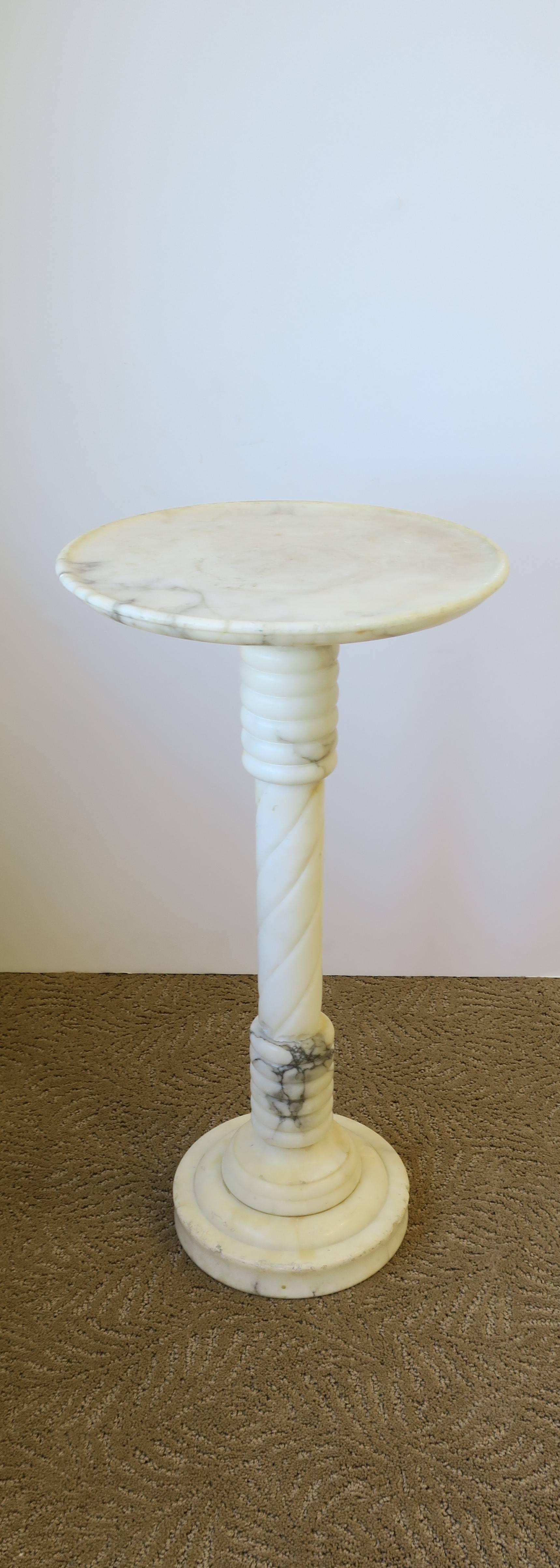 A beautiful and substantial Italian Modern marble side table. Marble is predominantly white with some traces of dark grey or black veining; particularly at the bottom, shown in image #7. Mid-20th Century, Italy. 

Table measures: 22.5 in. H. x 11.75