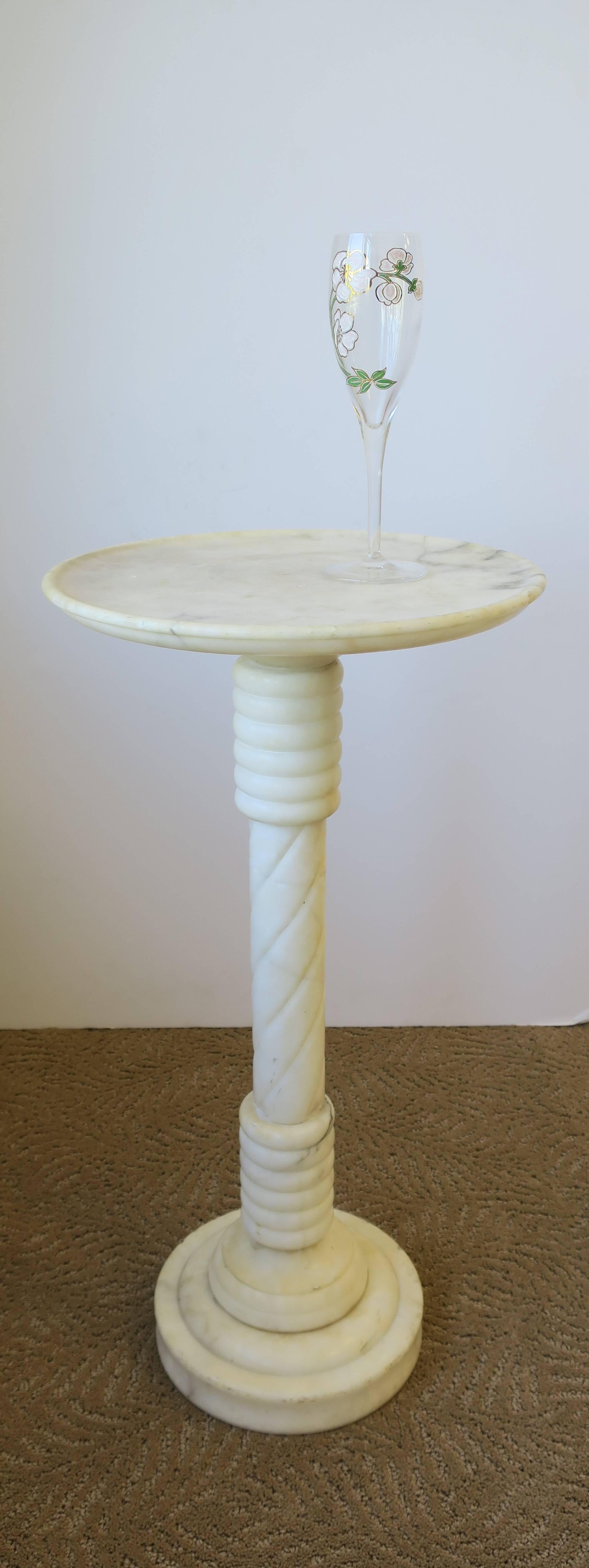 Italian Modern White and Black Marble Side Table 1