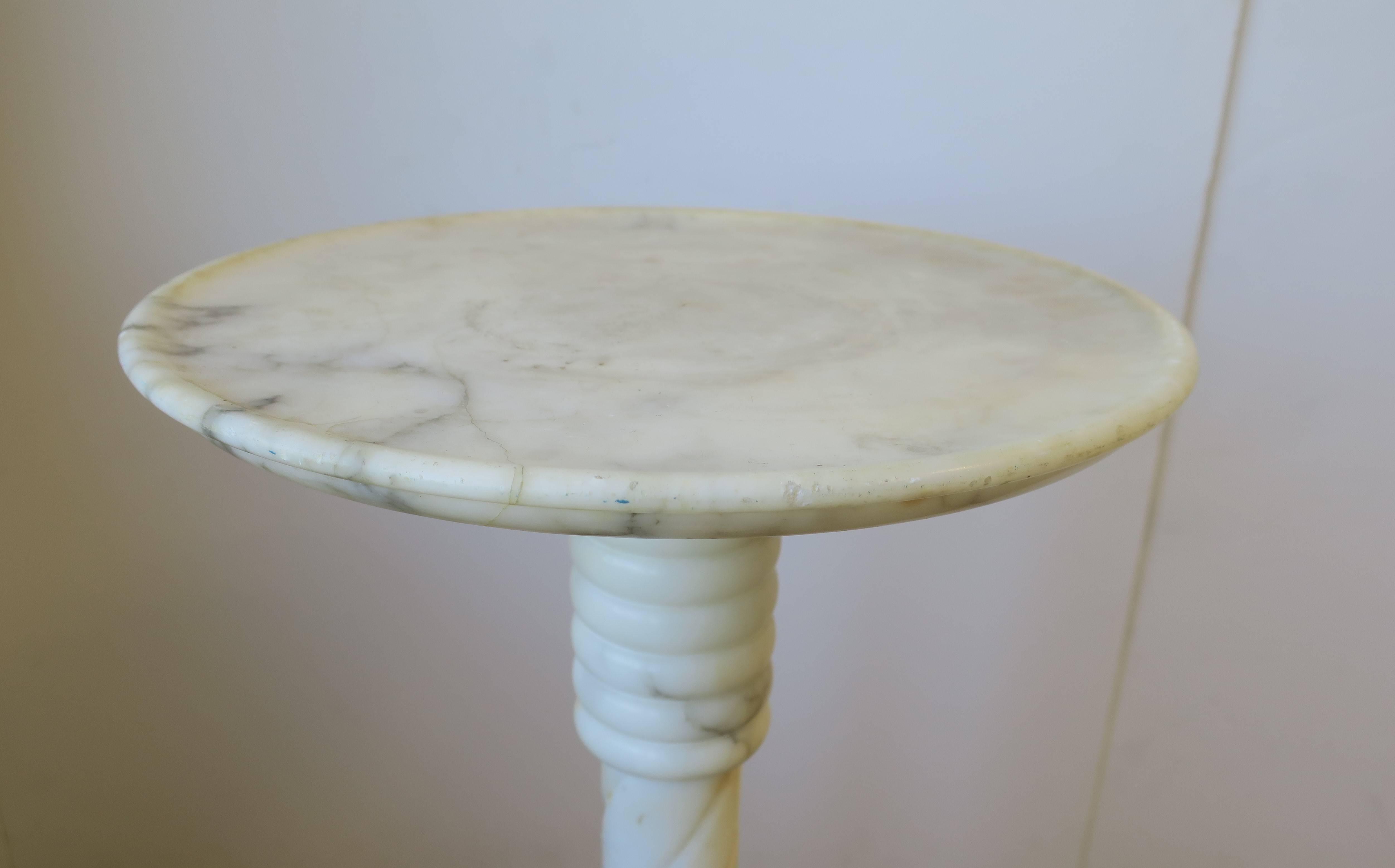 Italian Modern White and Black Marble Side Table 5