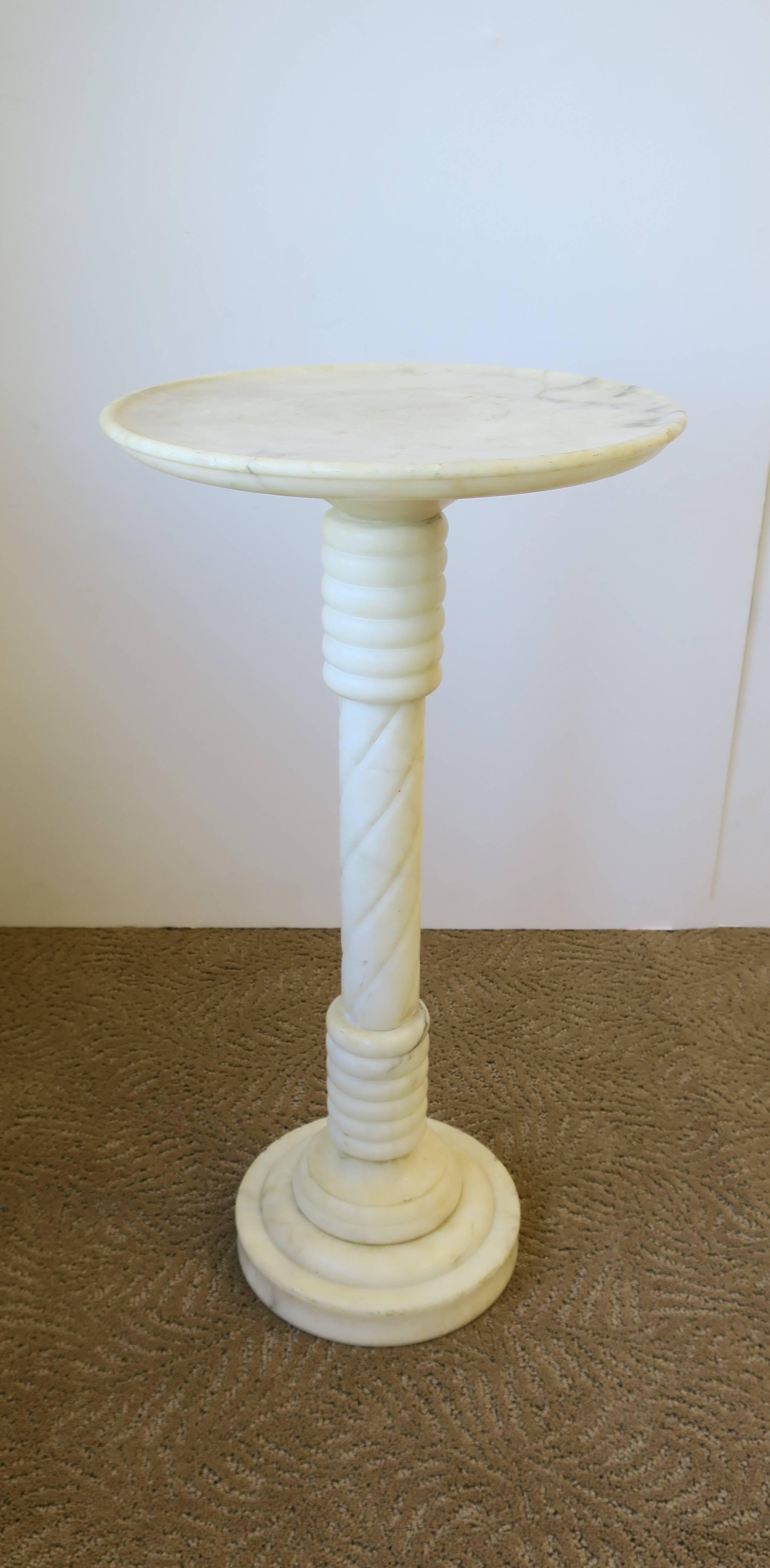 Italian Modern White and Black Marble Side Table 2