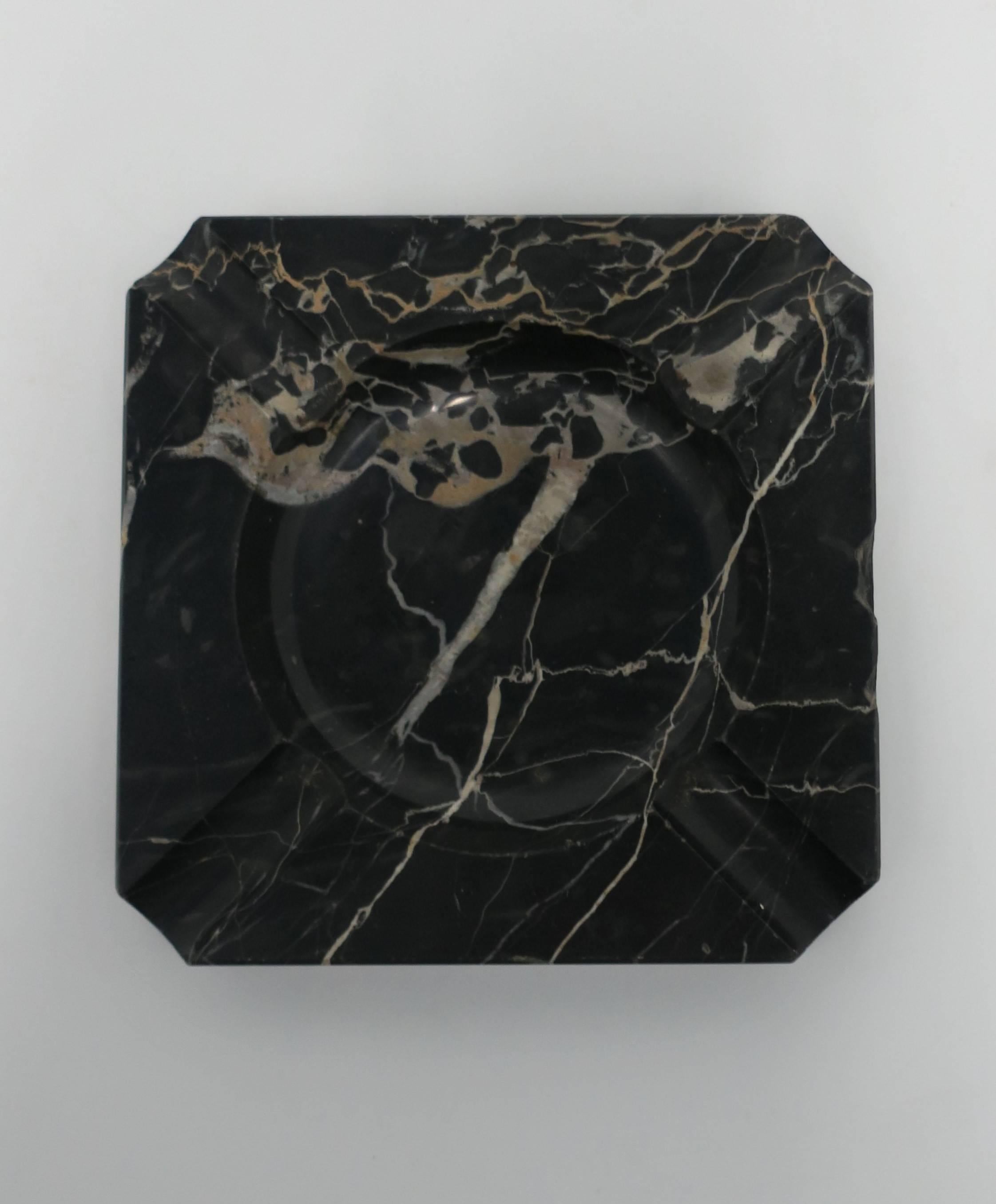 A beautiful French Art Deco black marble, with tan and white veining, ashtray or vessel. Piece does not appear to have ever been used as an ashtray. As show in images, piece can hold small items such as jewelry, or as a desk accessory, paperweight,