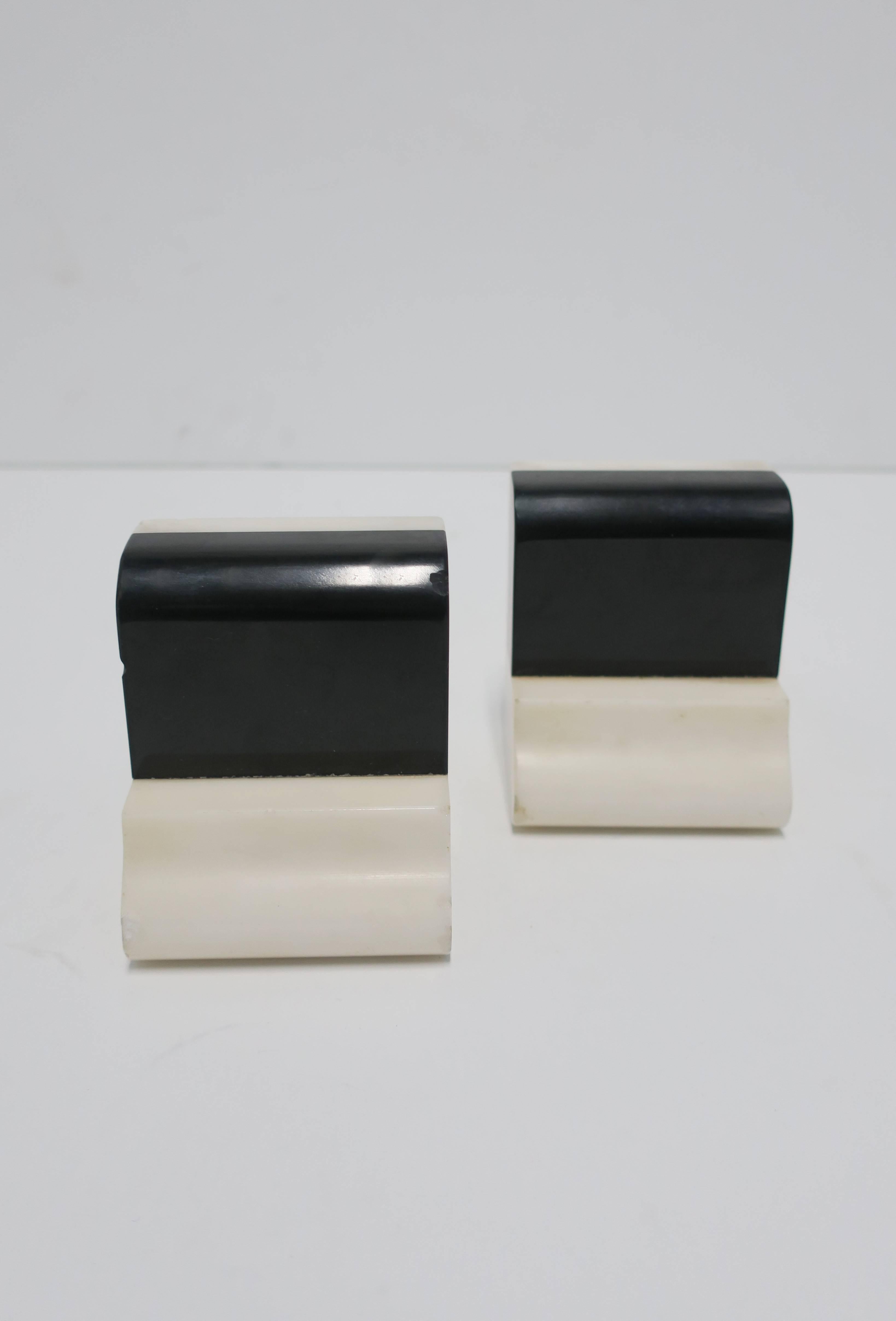 Pair Art Deco Black and White Marble Bookends In Good Condition In New York, NY