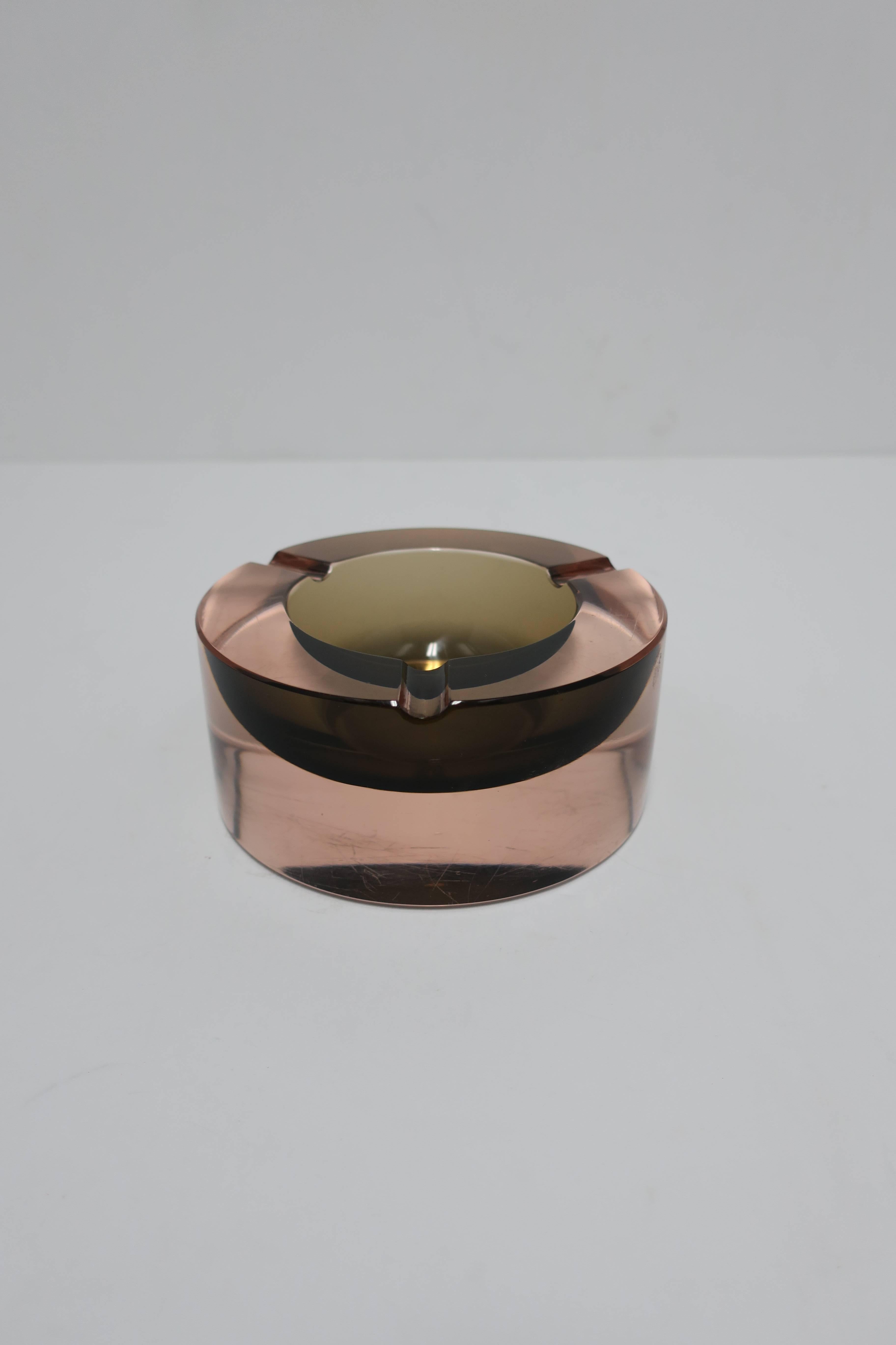 Moderne italienische Muranoglasschale oder Aschenbecher aus rosa und grauem Sommerso-Kunstglas 11