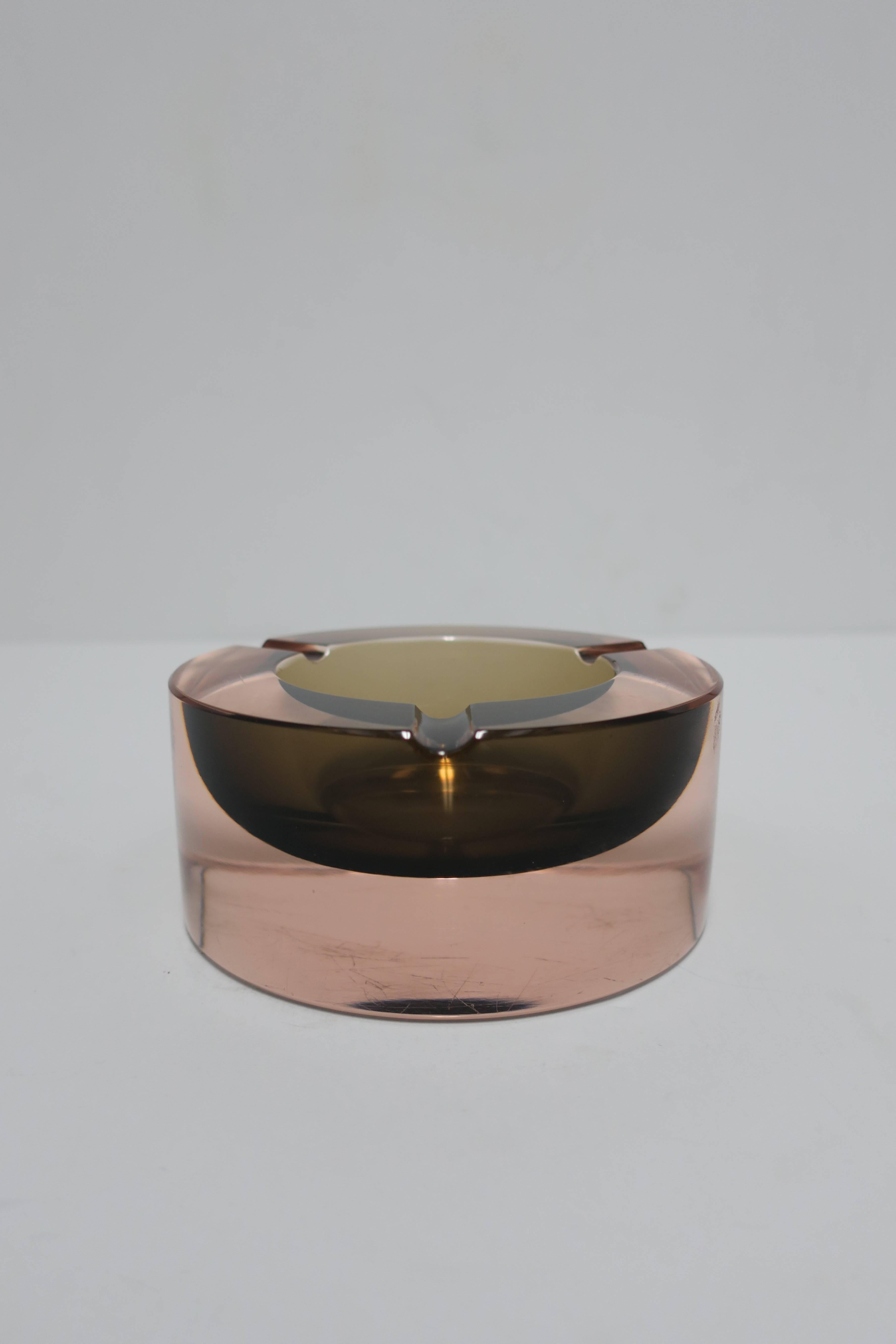 Moderne italienische Muranoglasschale oder Aschenbecher aus rosa und grauem Sommerso-Kunstglas 5