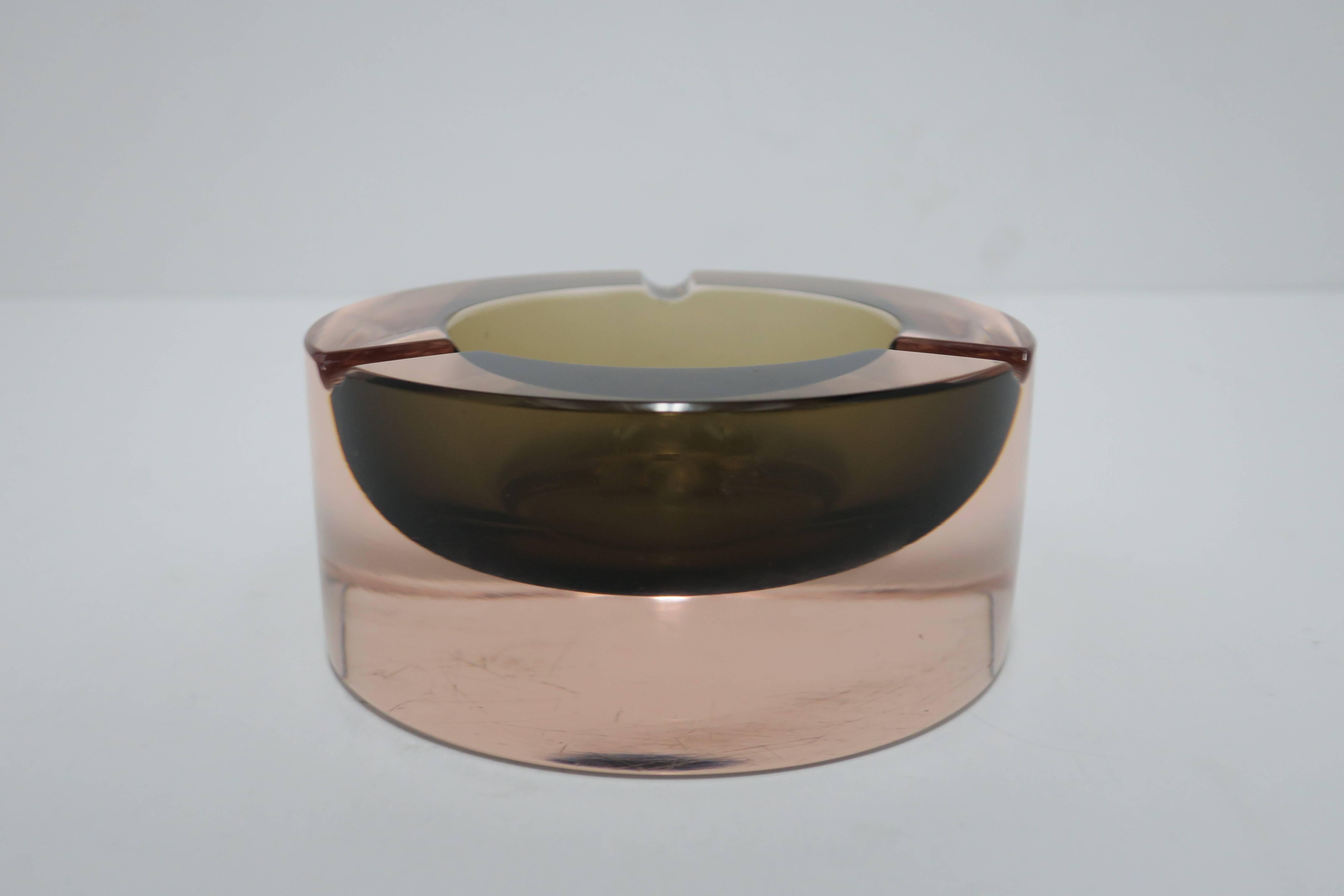 Moderne italienische Muranoglasschale oder Aschenbecher aus rosa und grauem Sommerso-Kunstglas 10