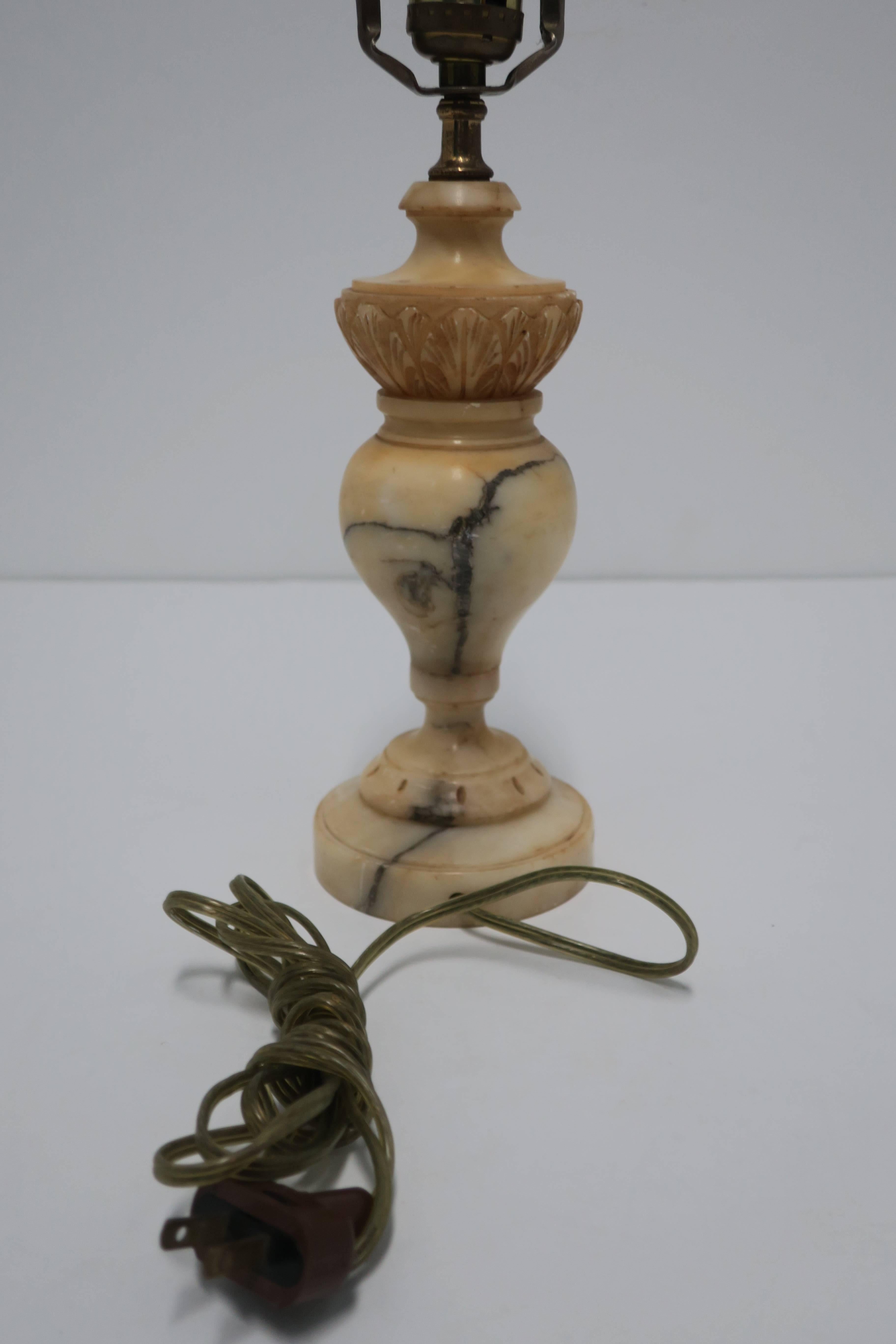 Small Italian Alabaster Marble Table or Desk Lamp, Italy, 1940s 2