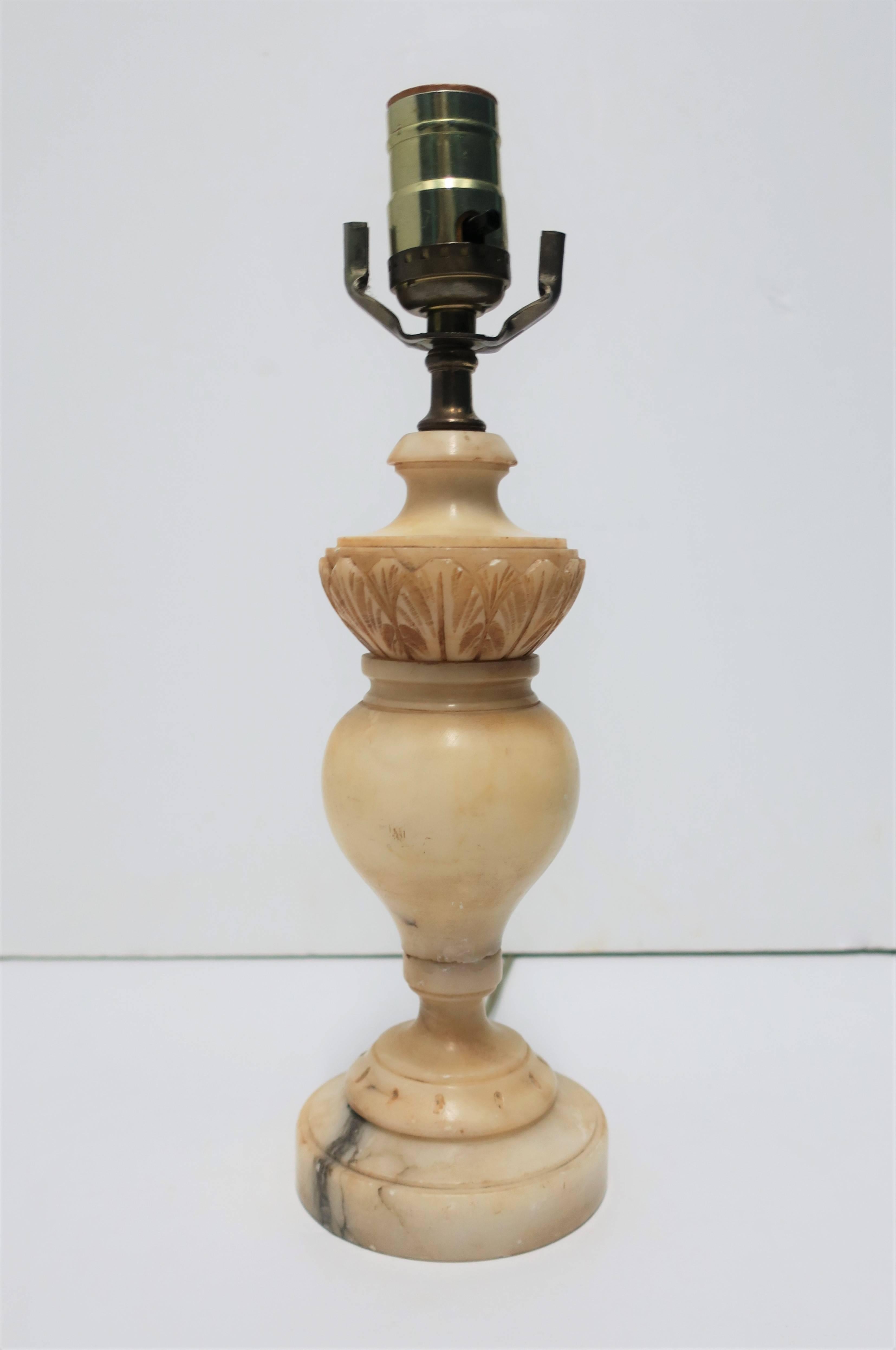 Neoclassical Small Italian Alabaster Marble Table or Desk Lamp, Italy, 1940s