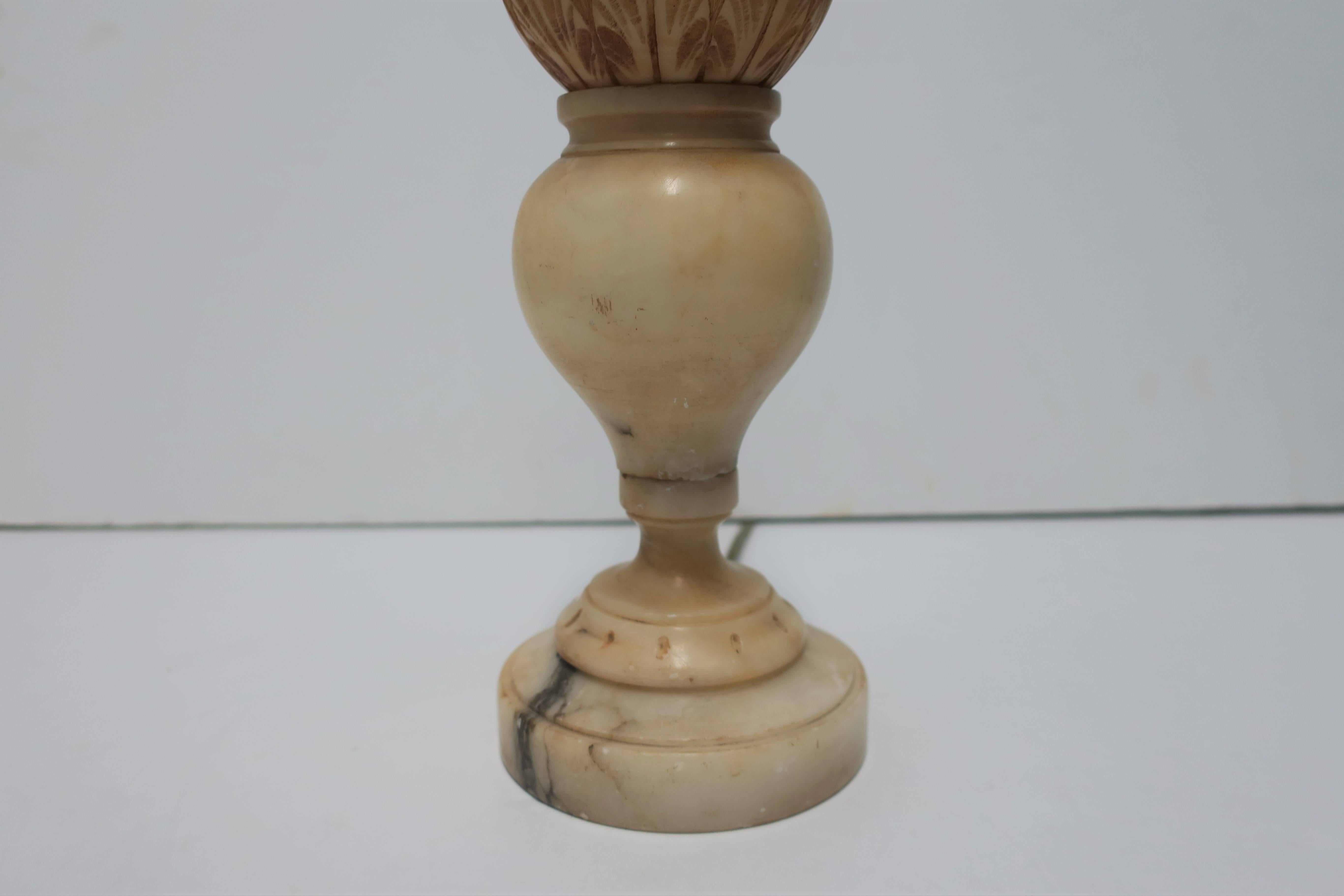Mid-20th Century Small Italian Alabaster Marble Table or Desk Lamp, Italy, 1940s