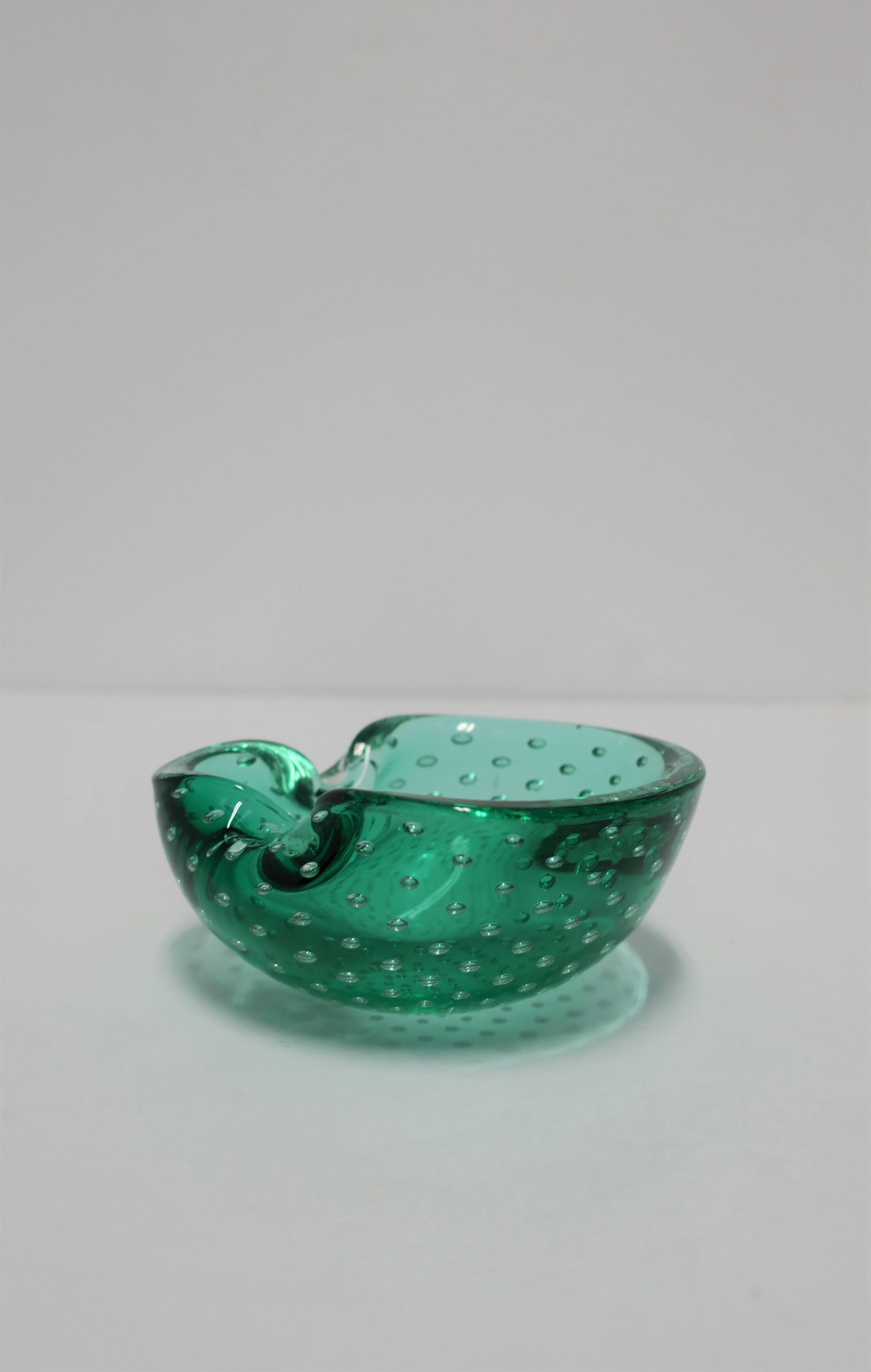 Italian Murano Emerald Green Art Glass Bowl or Ashtray after Alfredo Barbini In Excellent Condition In New York, NY