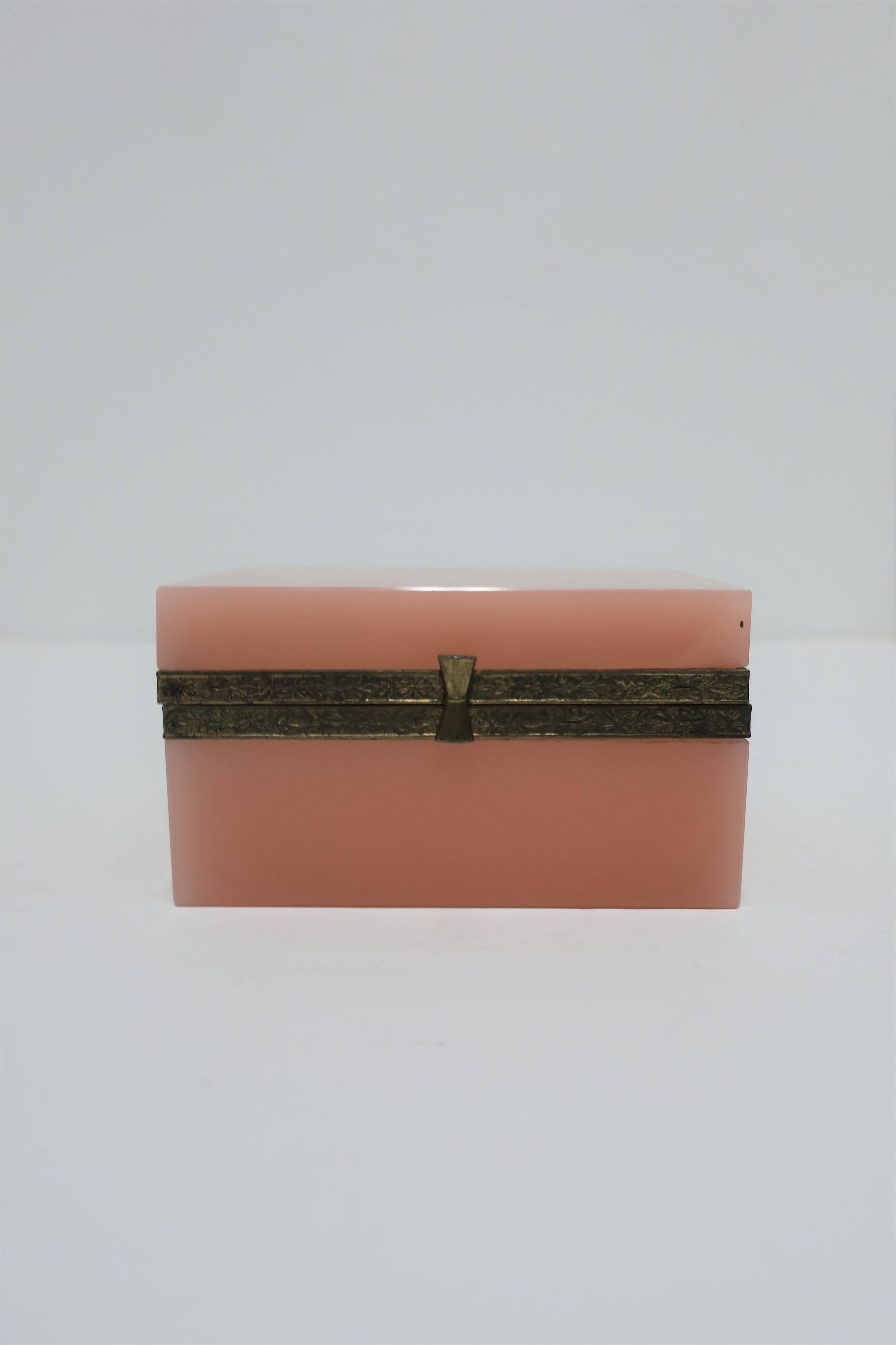 A beautiful vintage Modern Italian pink Murano art glass jewelry or vantiy box with decorative brass hinge, Italy. 

Box measures: 5.25 in. W x 3.5 in. D x 3 in. H. 

Item available here online. By request, item can be made available by appointment