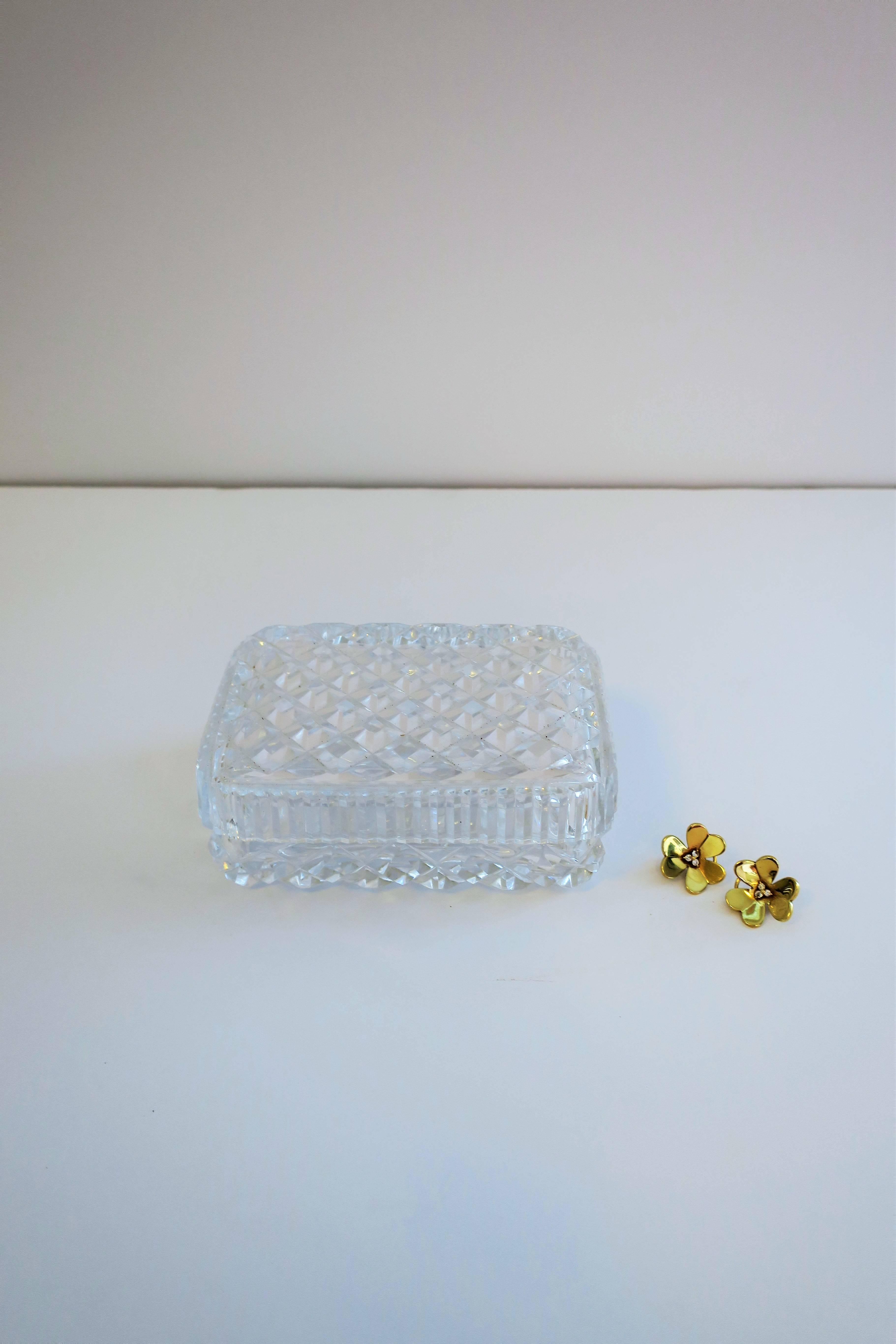 A beautiful crystal jewelry box with a diamond 'quilted' design, circa late 20th century. Nice for jewelry or other small items on a desk, vanity, dresser, nightstand table, etc. Dimensions: 3