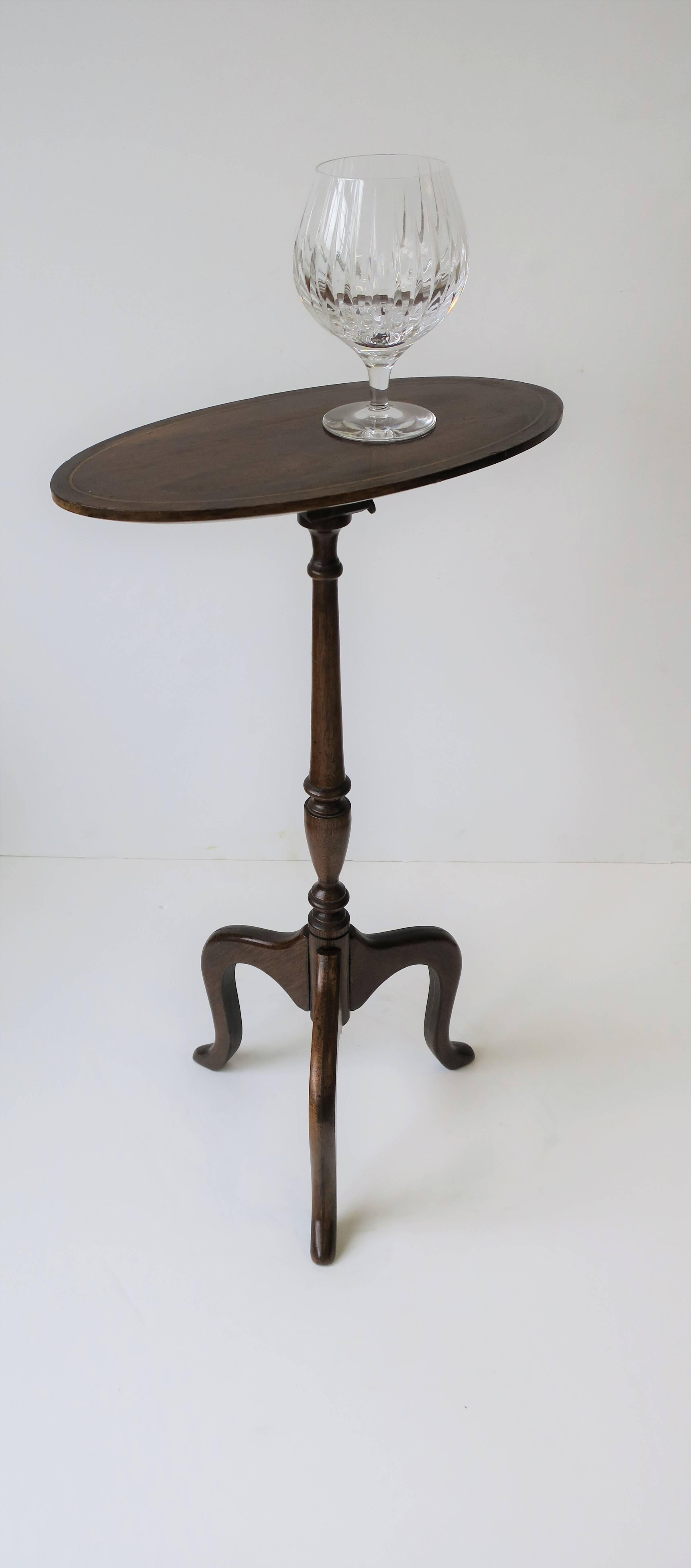 Inlay Early 20th Century Queen Anne Mahogany Tilt-Top Side Table