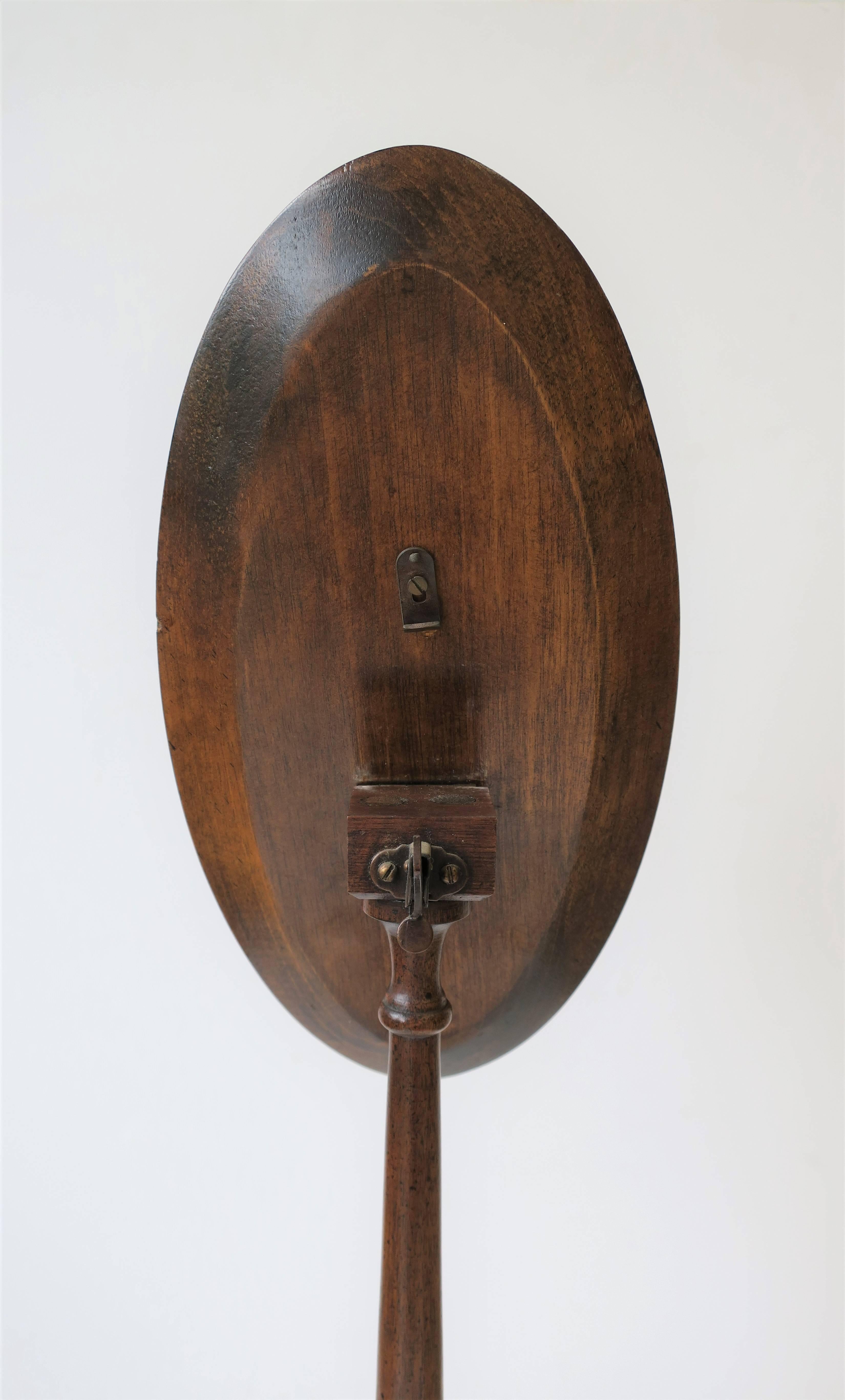 Early 20th Century Queen Anne Mahogany Tilt-Top Side Table 3