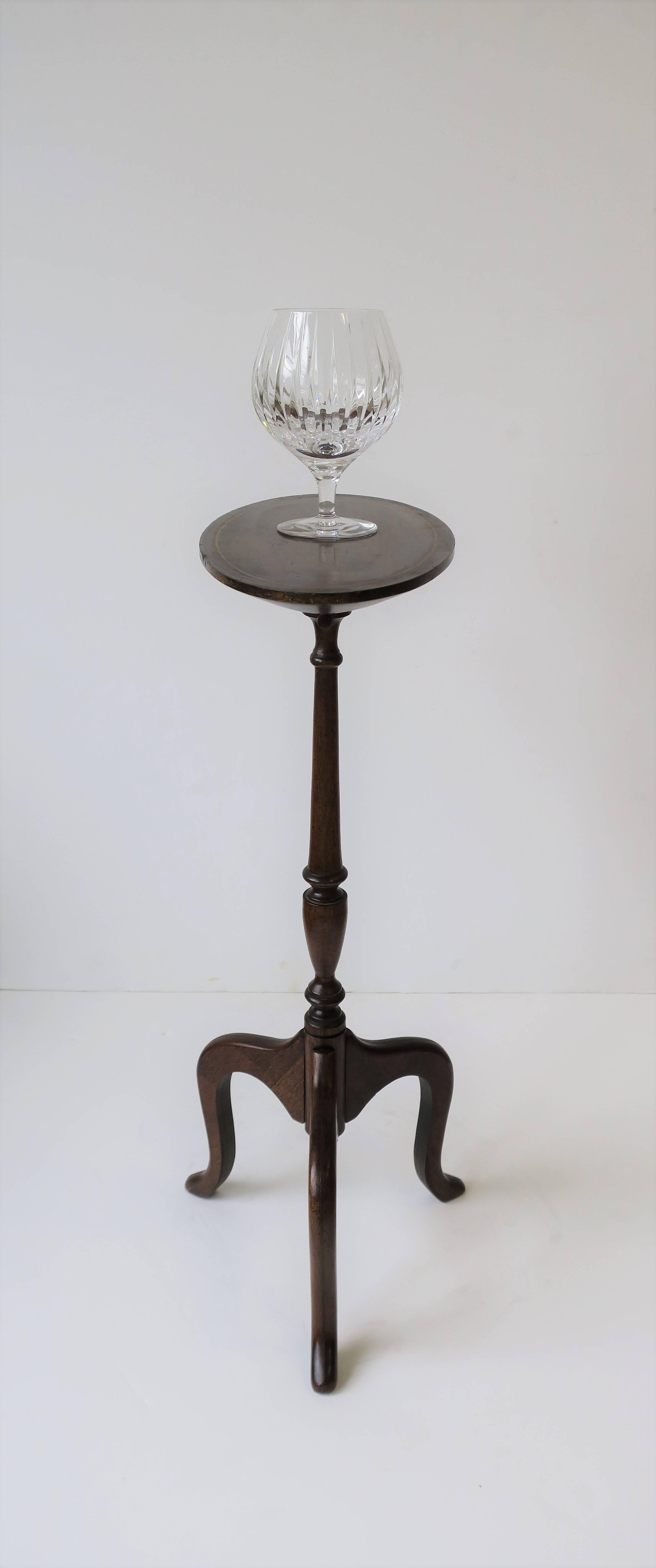 Early 20th Century Queen Anne Mahogany Tilt-Top Side Table 4