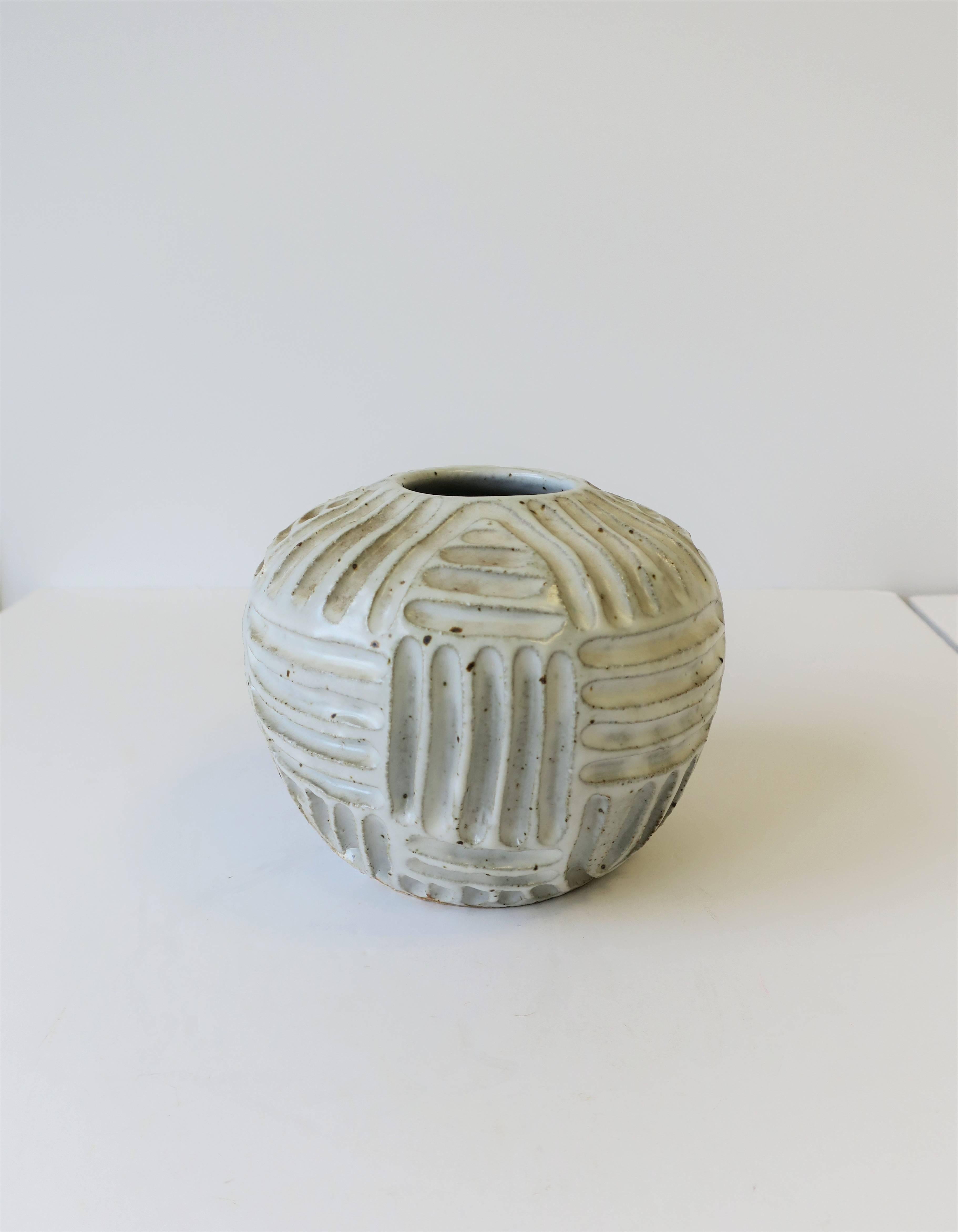 Vintage white pottery vase or vessel with exterior abstract or geometric surface design. 

Measures: 5.75 in. Diameter x 5 in. H

Item available here online. By request, item can be made available by appointment to the trade in New York.
 