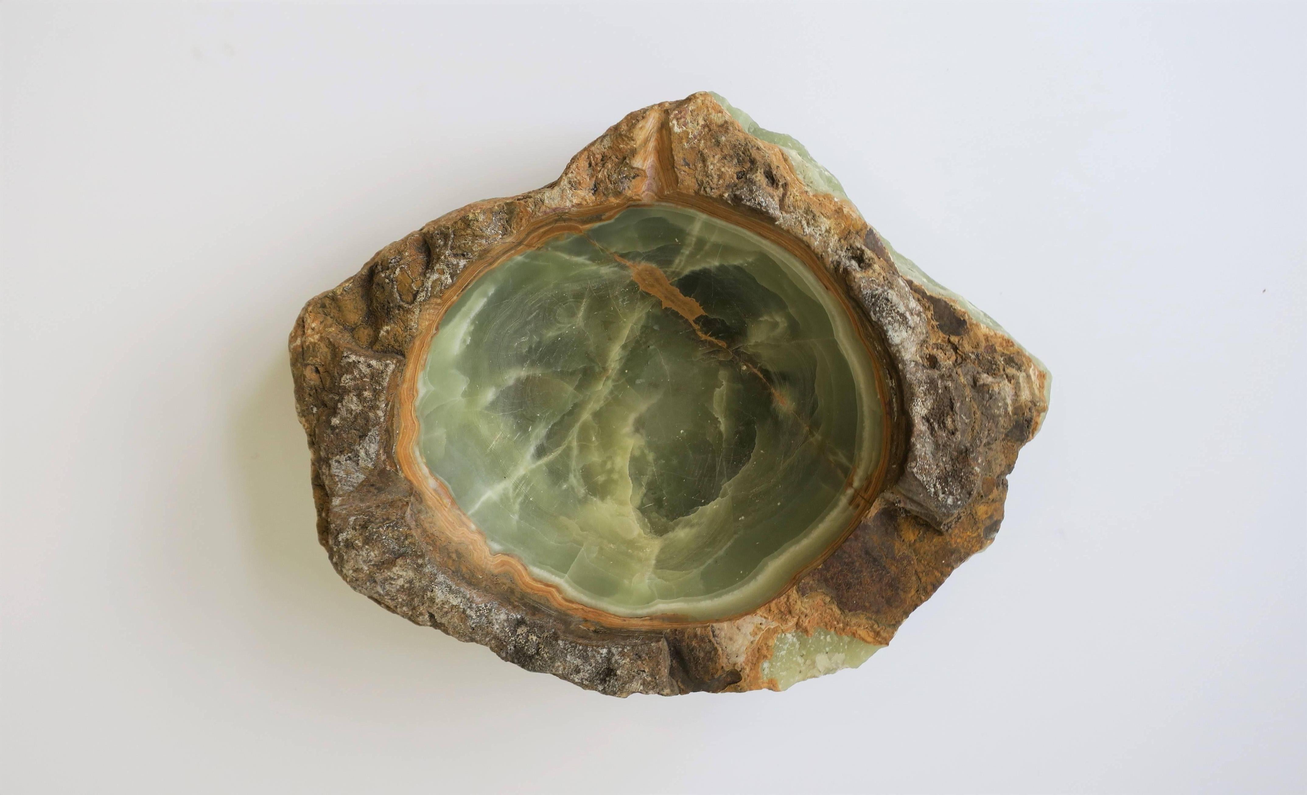 A beautiful and relatively large/substantial green onyx marble natural organic vessel, vide-poche (catch-all), or bowl sculpture piece. Quarter/.25 cent piece in images #3 and 4 for size perspective.

Piece measures: 8.5