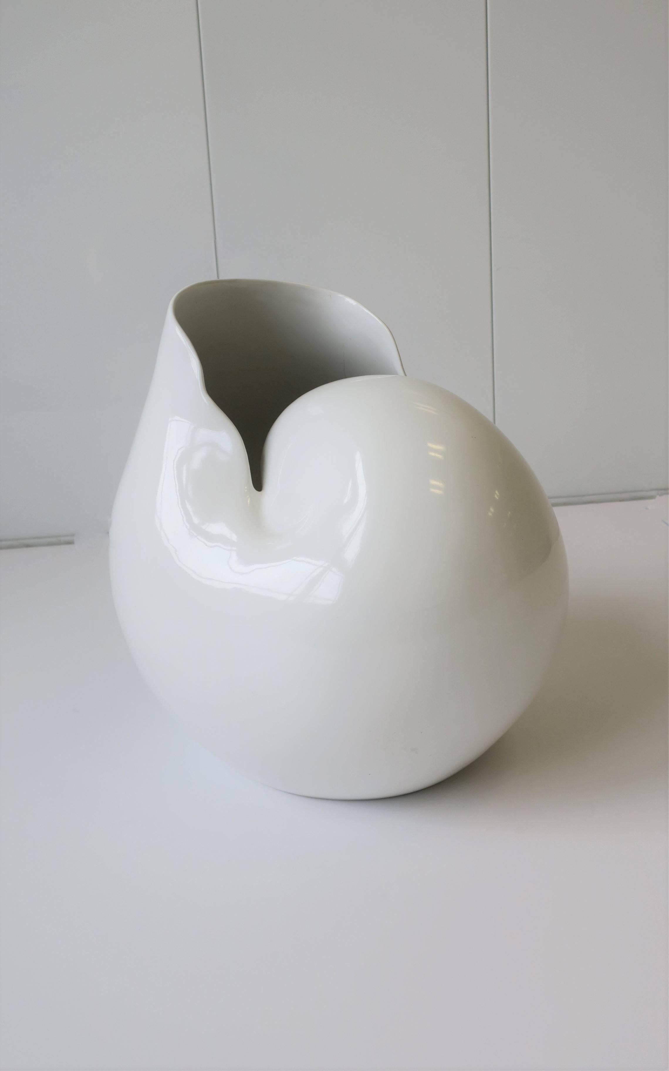20th Century Italian White Ceramic Nautilus Shell Centrepiece Sculpture