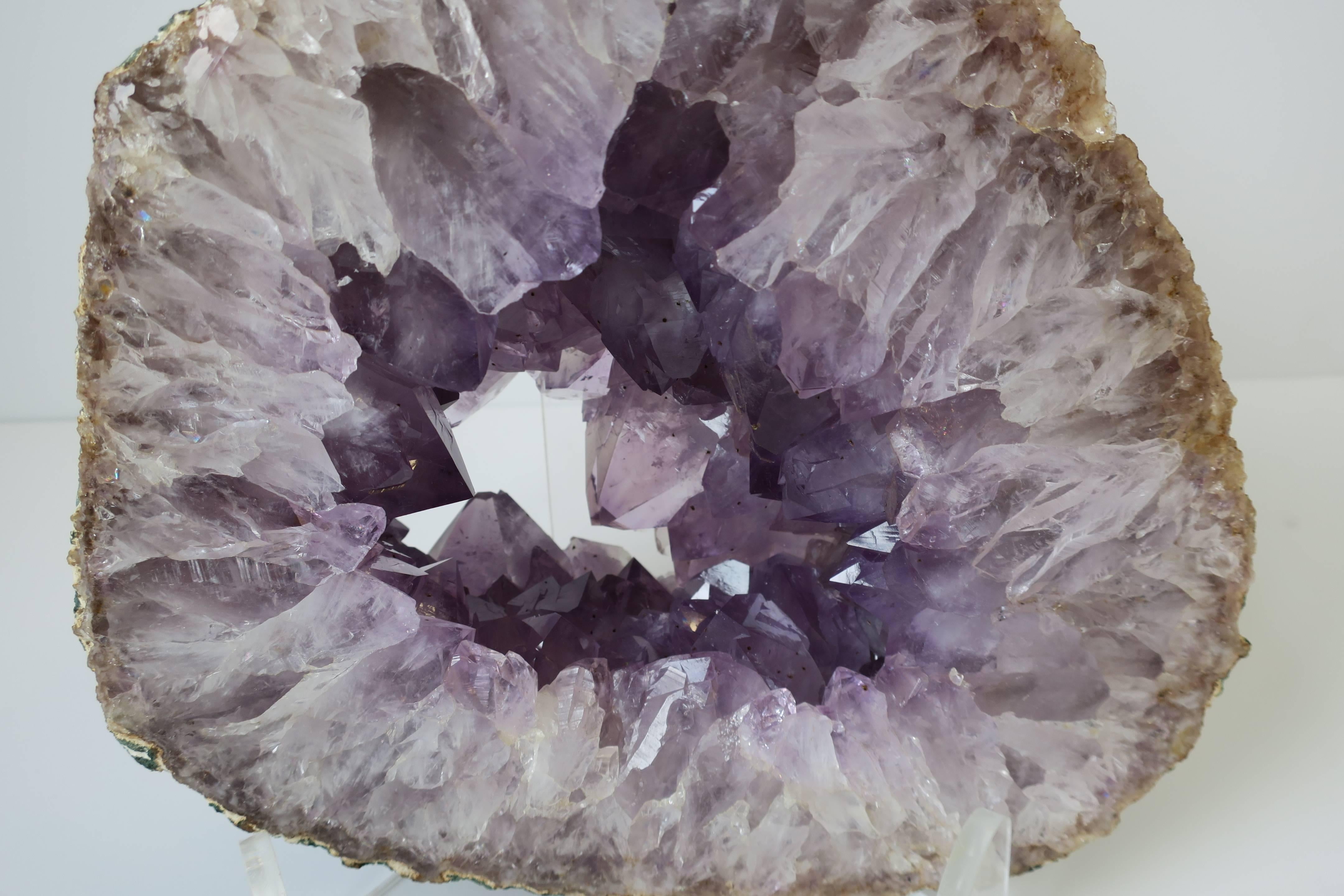 Large Natural Purple Amethyst Crystal Sculpture In Excellent Condition In New York, NY
