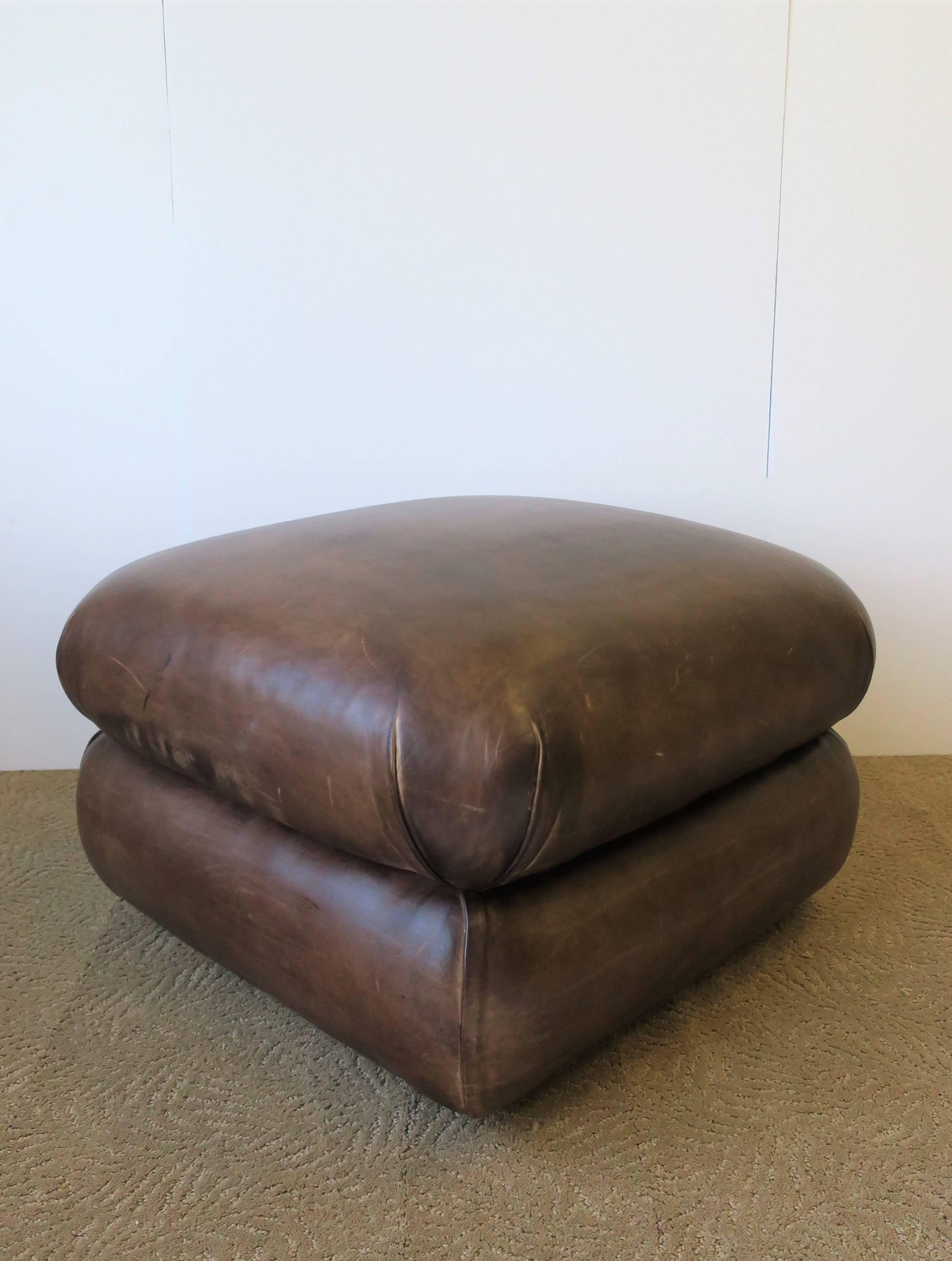 Postmodern English Brown Leather Ottoman by George Smith, ca. 1990s In Good Condition In New York, NY