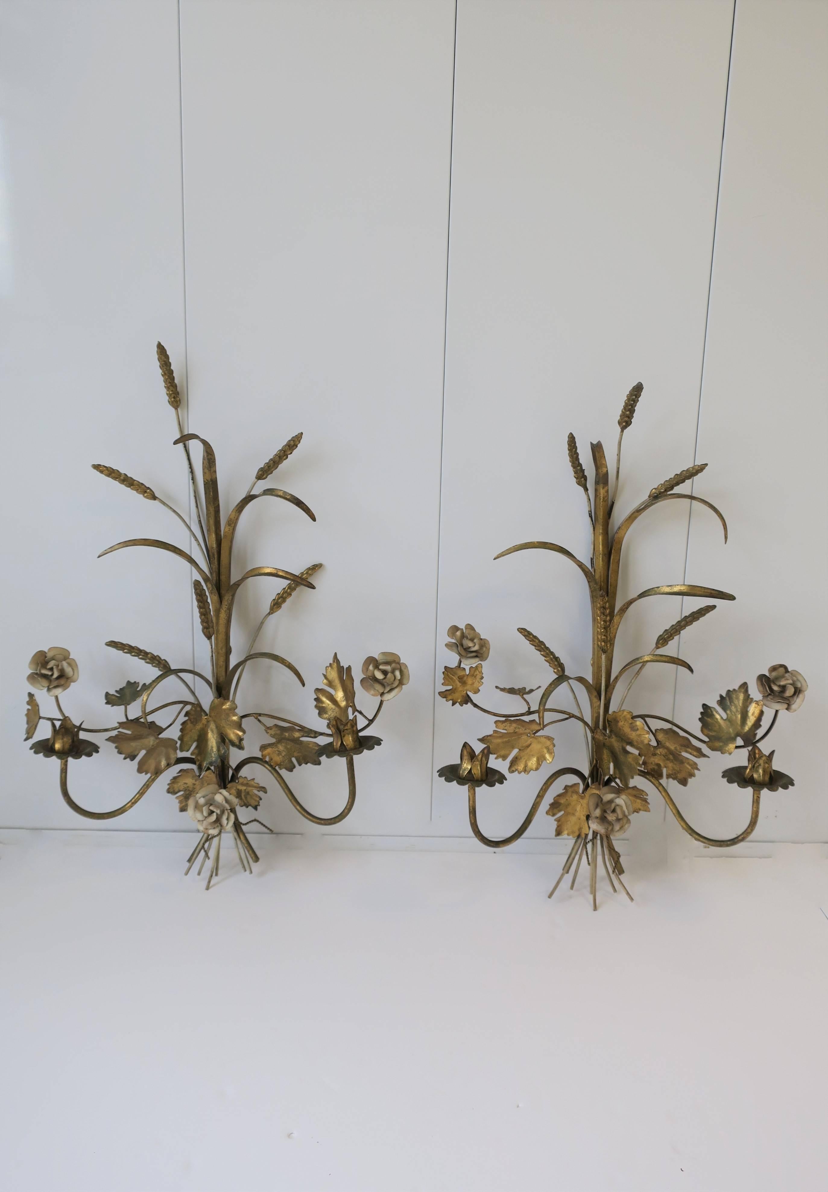 A beautiful pair of midcentury Italian gold gilt tole metal sheaf-of-wheat candle wall sconces or wall art/decoration, circa 1960s, Italy. Each sconce is comprised of two candle holders (left and right side), gold gilt wheat and leaves, and white