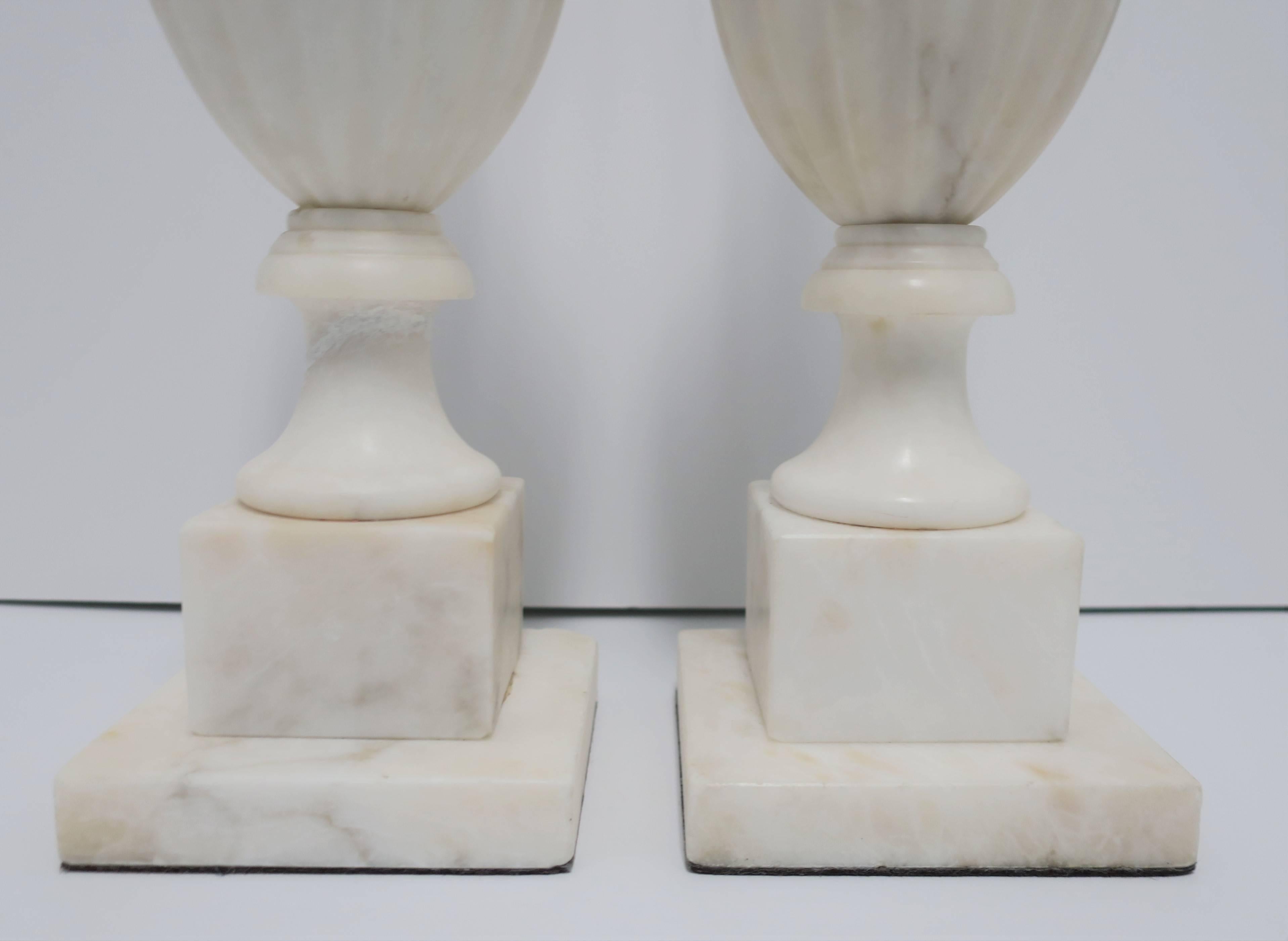 Pair of Italian Classical Roman White Marble Urn Table Lamps In Good Condition In New York, NY
