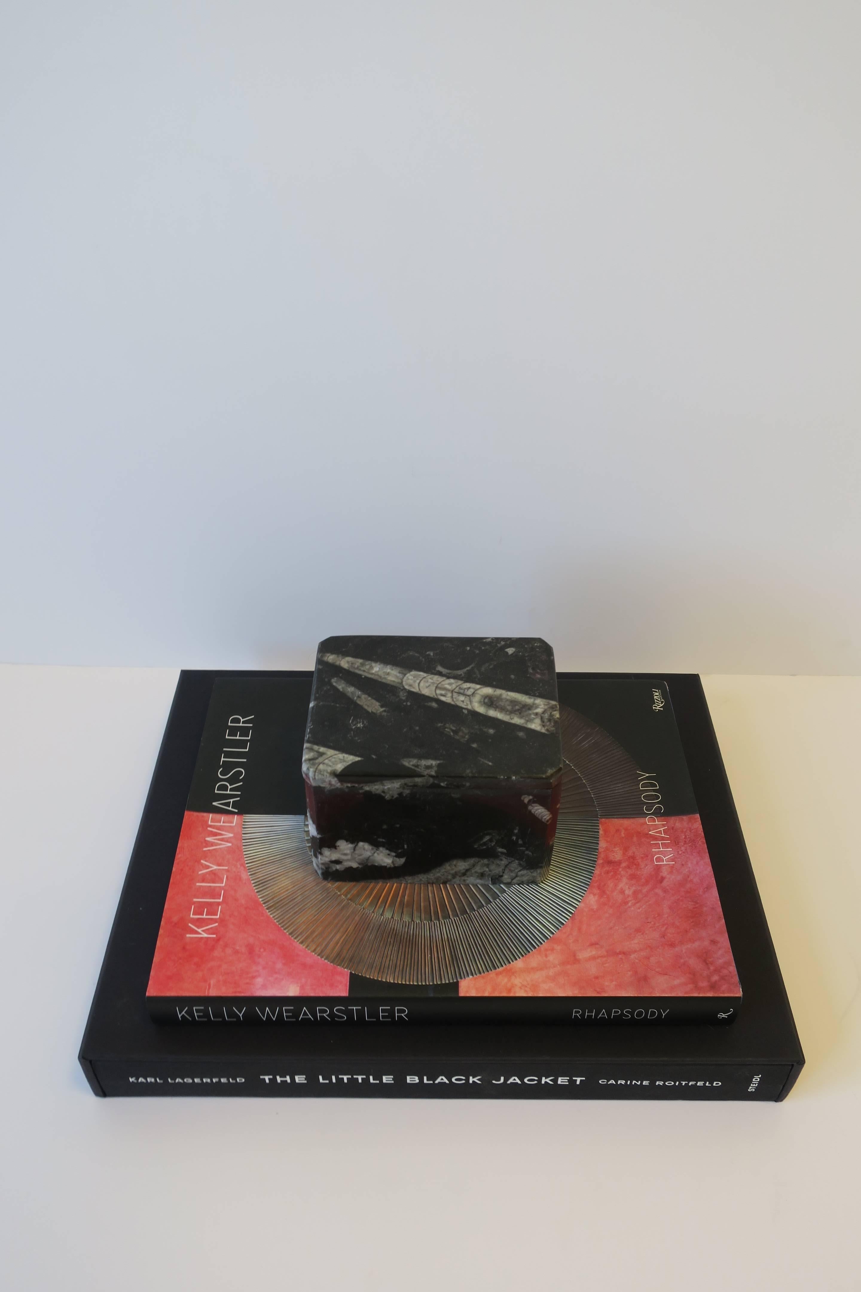 Modern Black and White Stone Jewelry Box In Good Condition For Sale In New York, NY