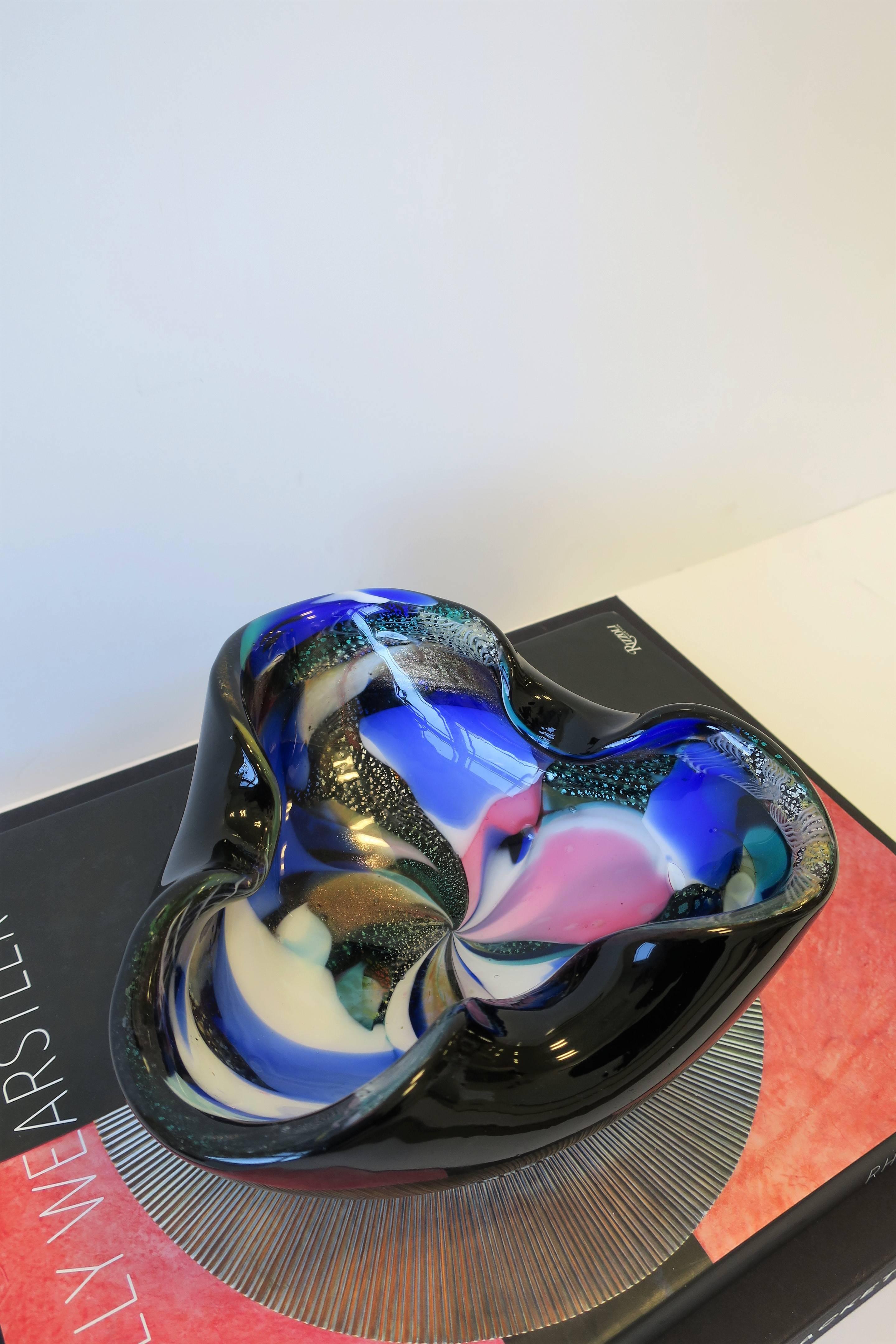 Italian Murano Art Glass Bowl with Abstract Design In Good Condition In New York, NY