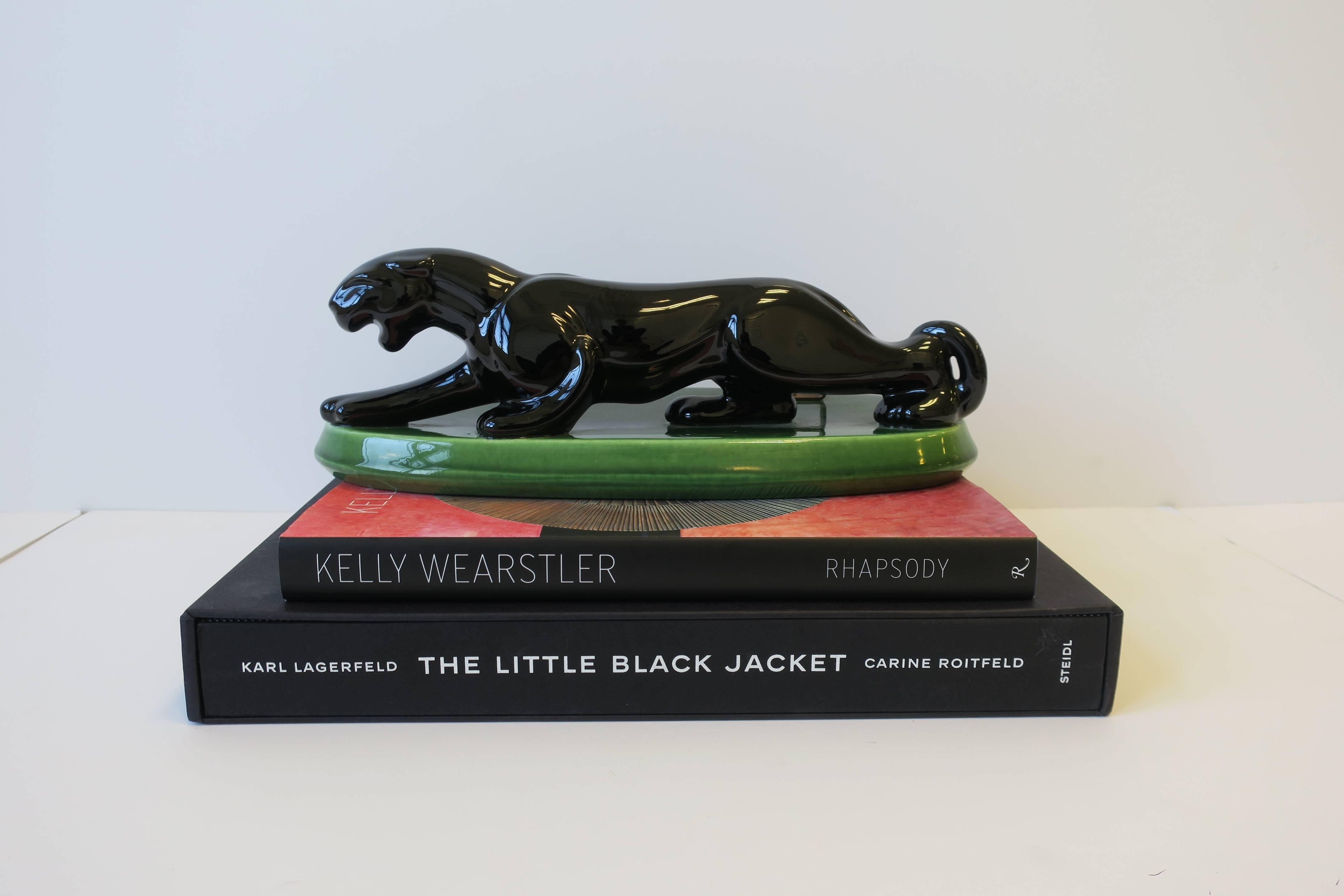 Vernissé Sculpture en céramique Art Déco du chat Panthère Noire
