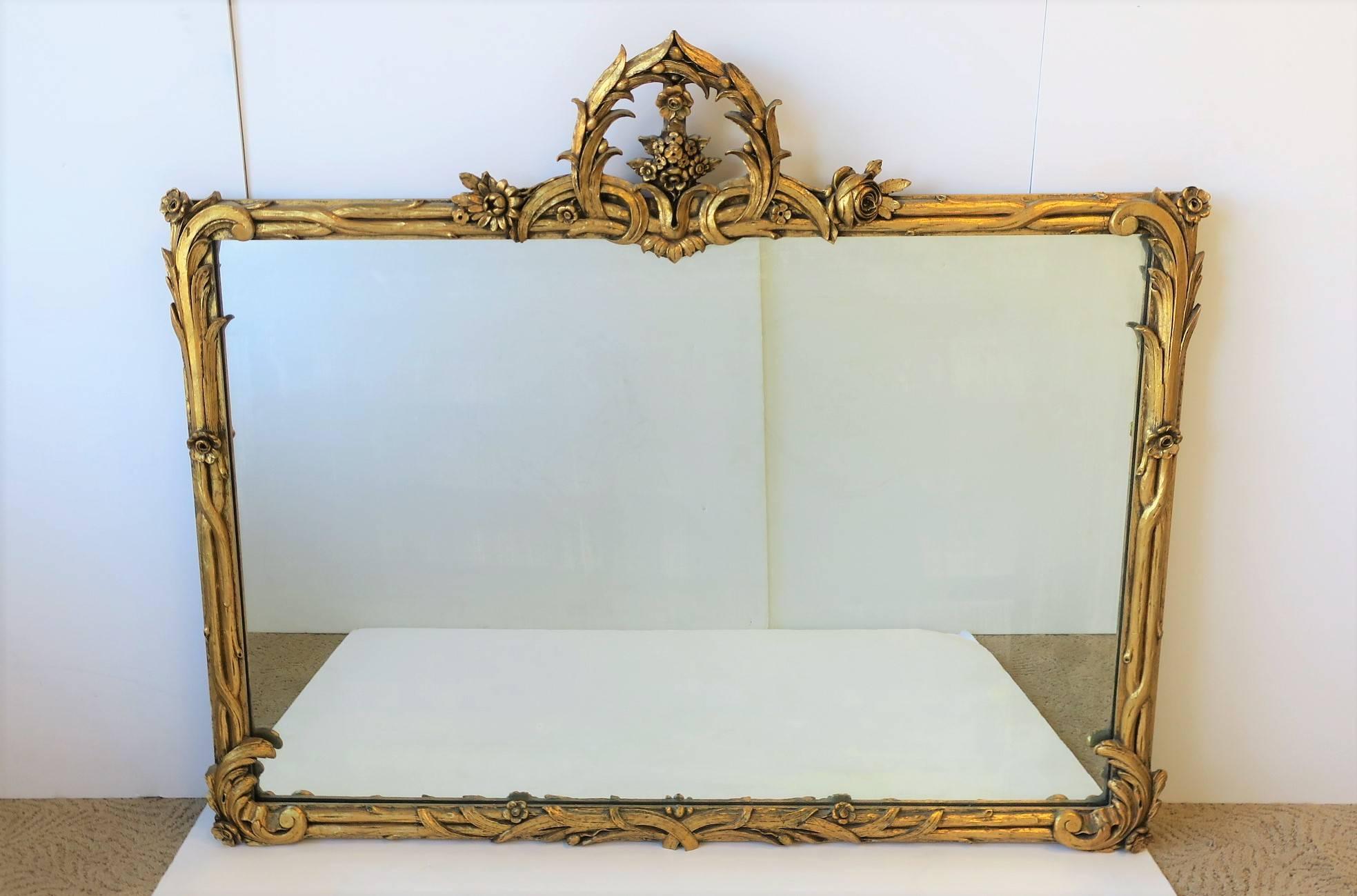 A beautiful Italian gold giltwood wall mirror in the Rococo style, circa early to mid-20th century, 1940s, Italy. Beautiful, detailed frame as shown in images. I see both Rococo and Art Nouveau styles in this mirror/frame.

Dimensions: 2.25