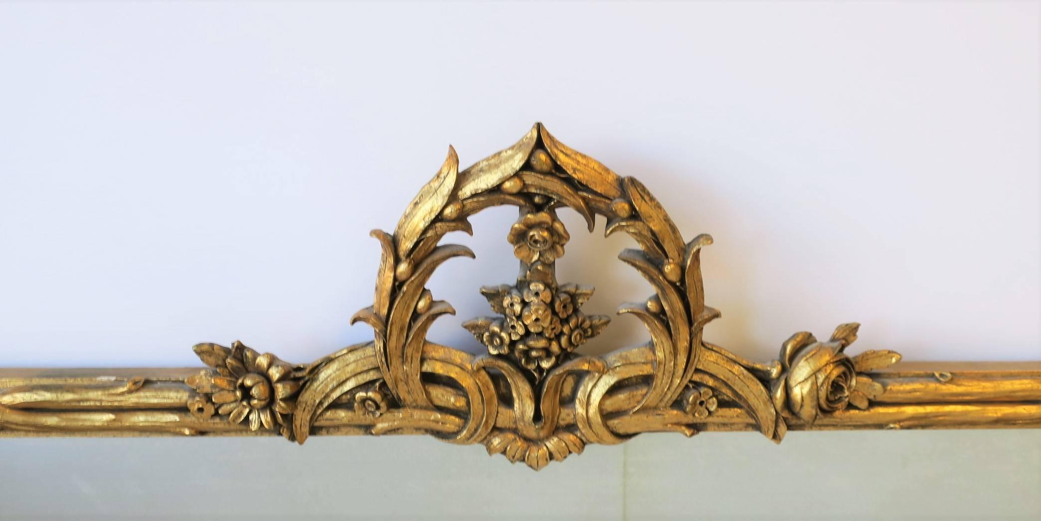 Mid-20th Century Italian Rococo Gold Giltwood Wall Mirror
