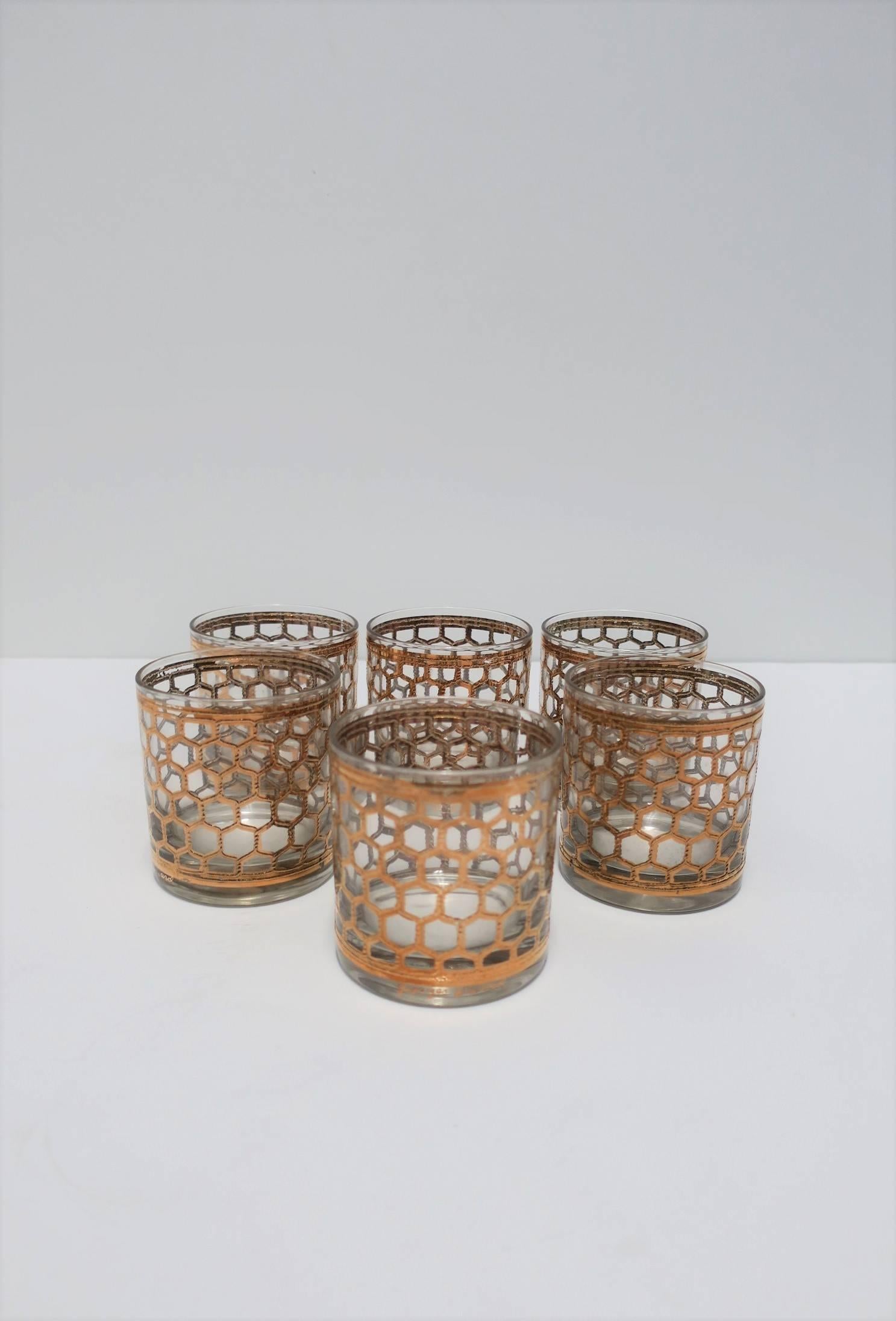 A beautiful set of six vintage rock's glasses by designer Georges Briard, circa 1960s. Glasses have a 24-karat 'hexagon' overlay design. Each are signed at base of glass (see image #4.) A beautiful addition to any bar, bar cart, credenza, sideboard,